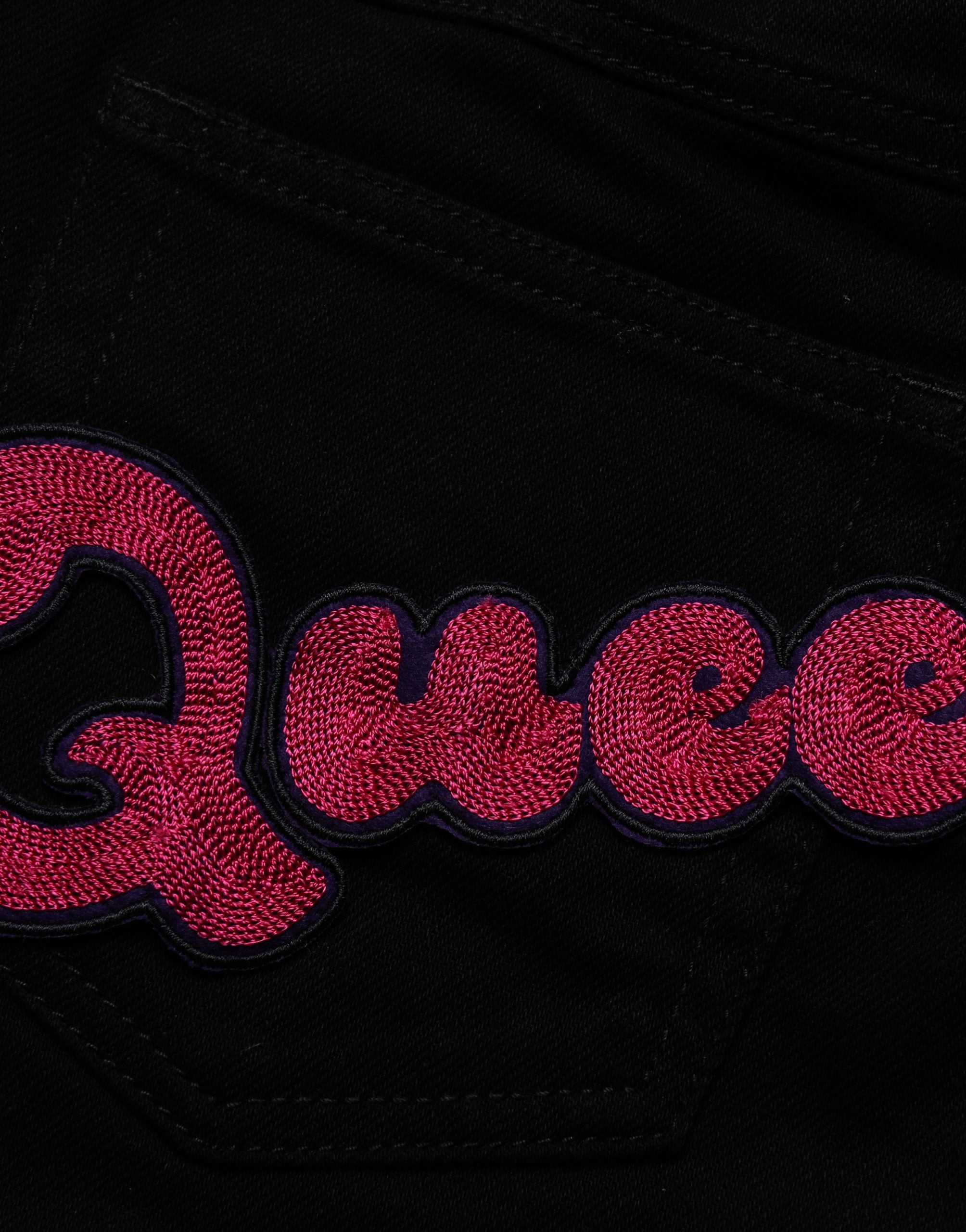 Jeans en denim noir Dolce & Gabbana Queen Embroidery, coupe slim avec broderies élégantes, style tendance et sophistiqué.