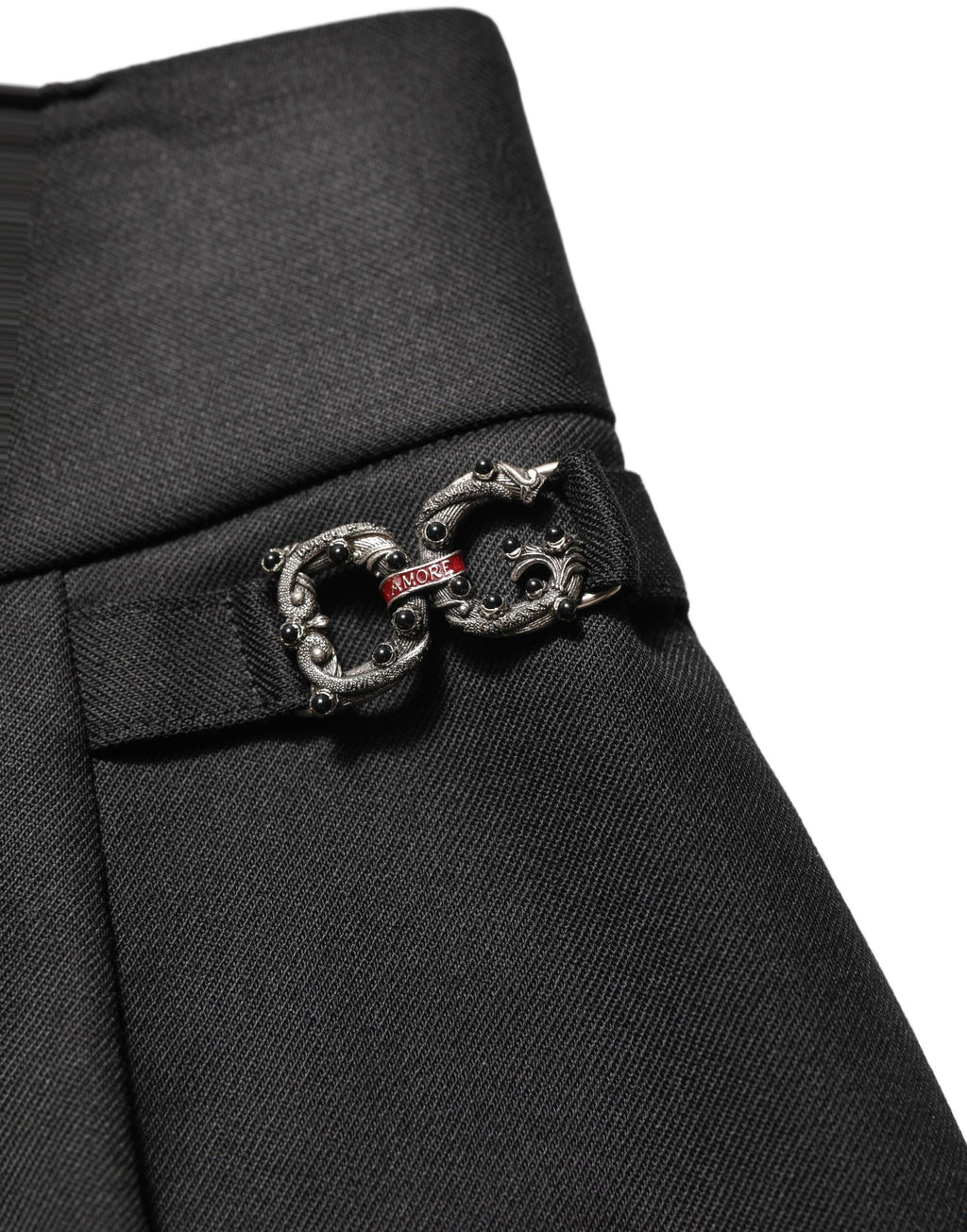 Pantalon en laine noire Dolce & Gabbana à taille haute avec logo, style chic et élégant, visible avec une coupe ajustée.