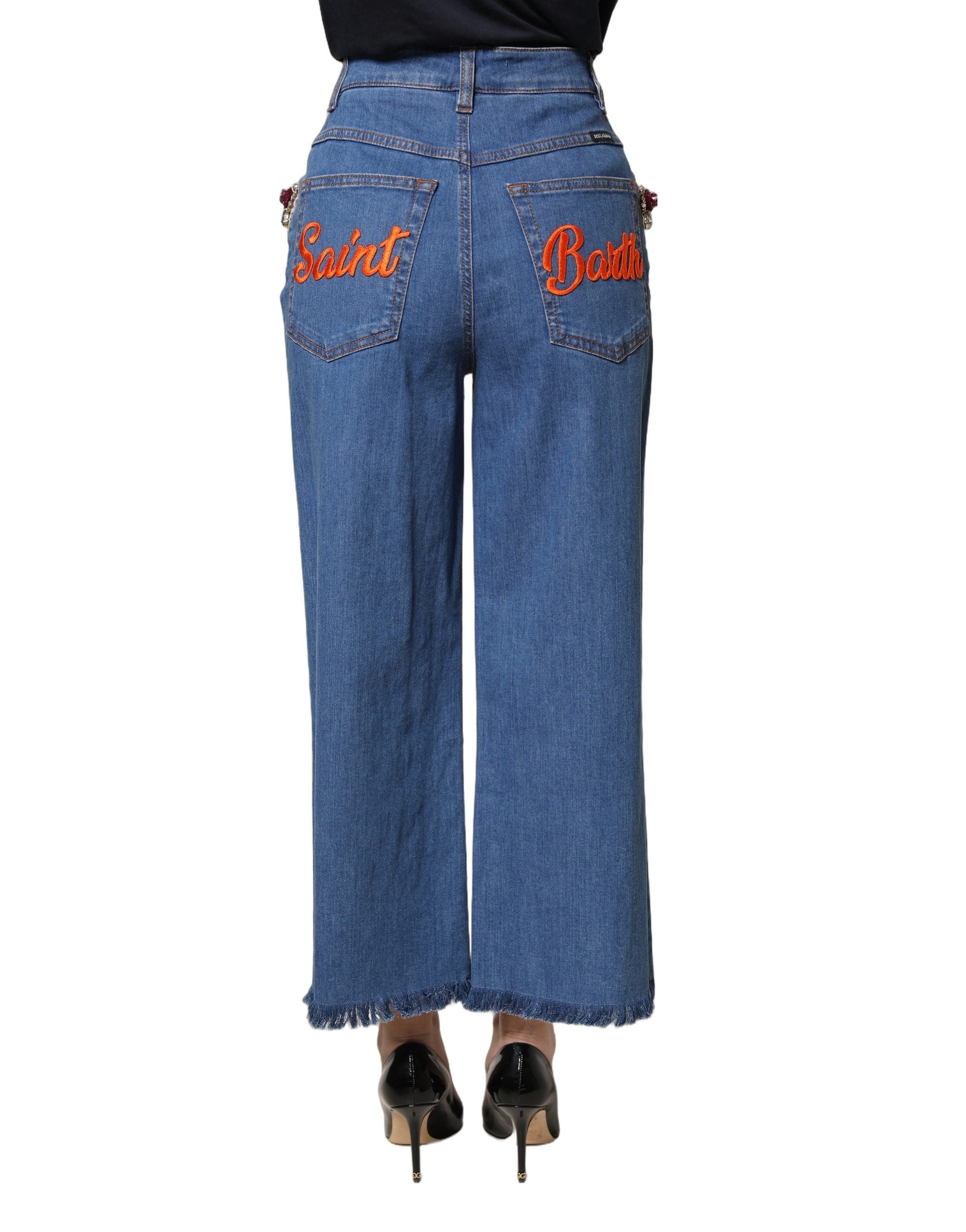 Jeans en denim large et cropped Dolce & Gabbana bleu avec embellissements visibles sur l'image.