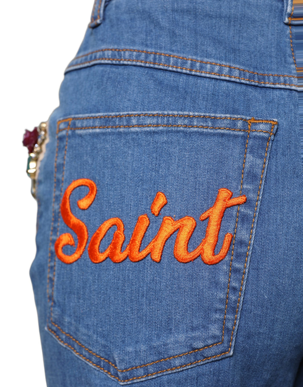 Jeans en denim large et court Dolce & Gabbana bleu avec embellissements, coupe cropped et détails tendance.