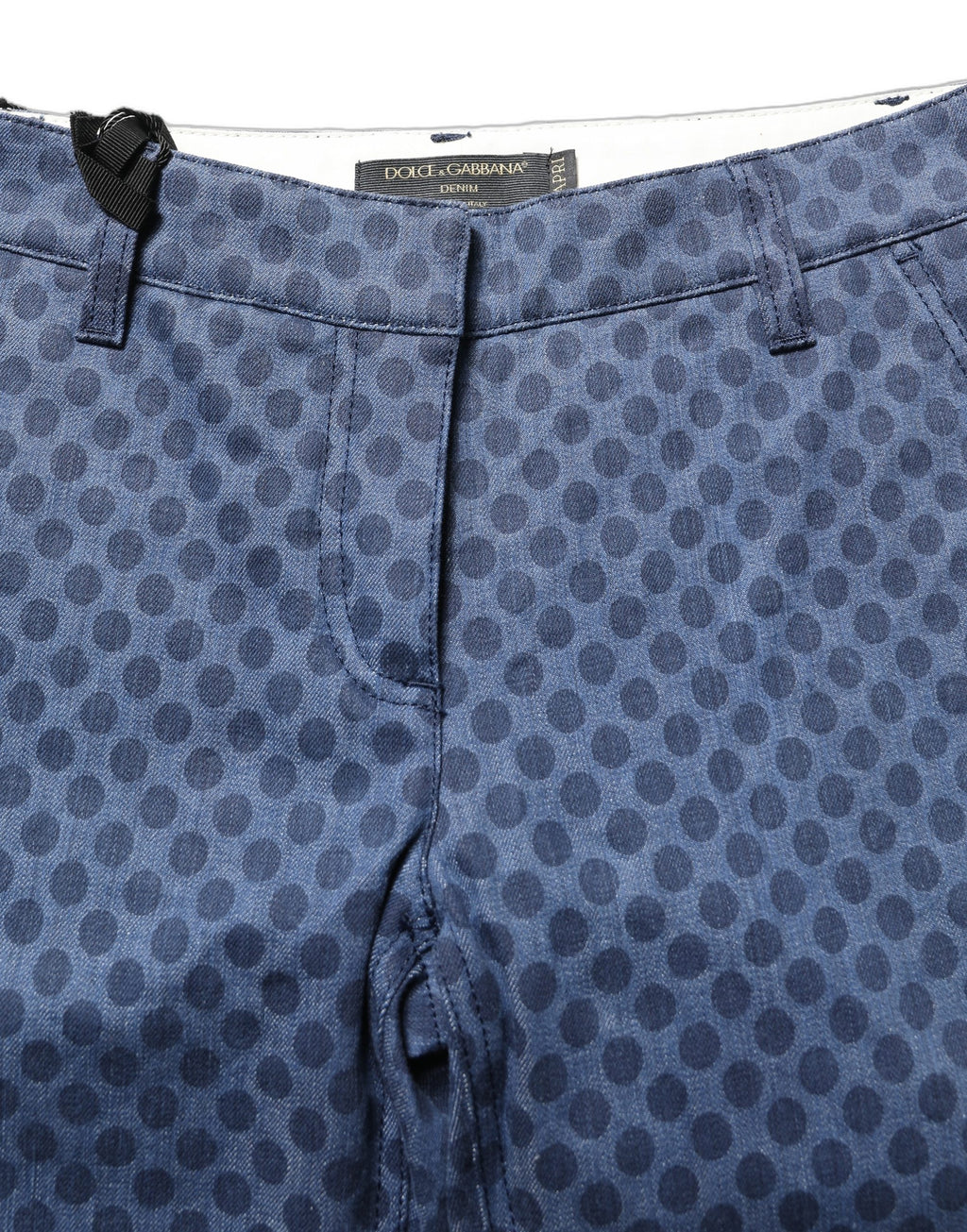 Jeans capri slim fit à pois bleus Dolce & Gabbana, denim élégant avec motif à pois, vue de face.