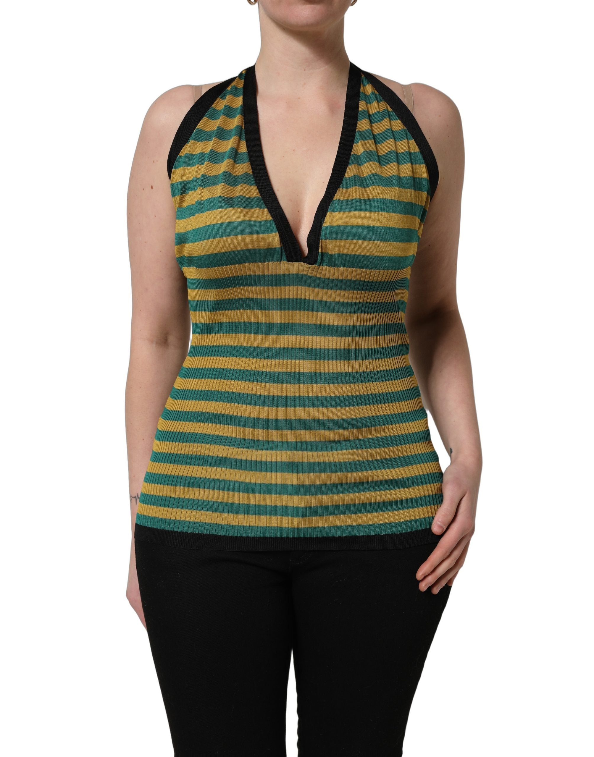 Débardeur en laine à rayures multicolores de Dolce & Gabbana, style halter, porté sur mannequin.