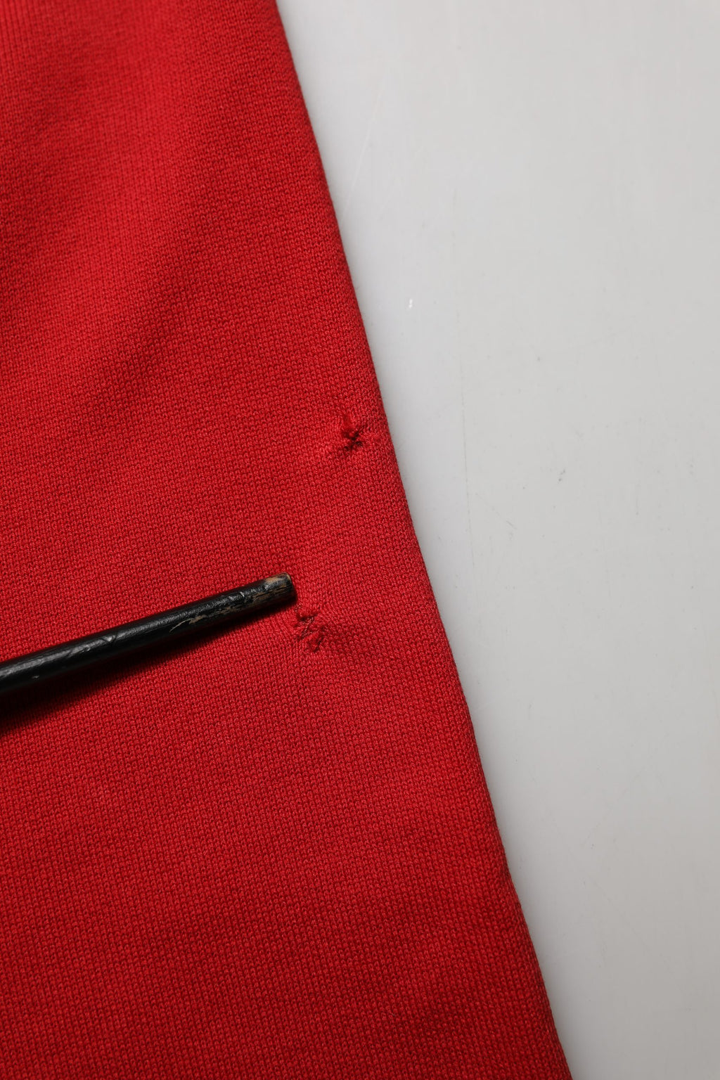 Sweat-shirt rouge en coton Dolce & Gabbana Basilico, coupe courte, avec logo et motif floral sur le devant.