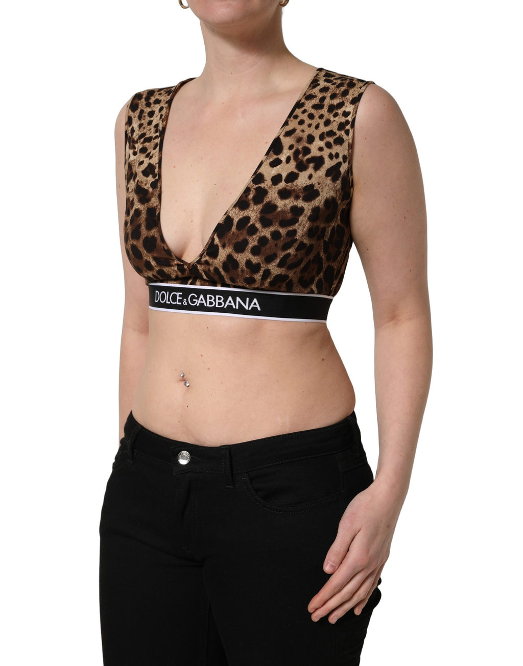 Débardeur court en soie à imprimé léopard marron de Dolce & Gabbana, mode élégante et sophistiquée.