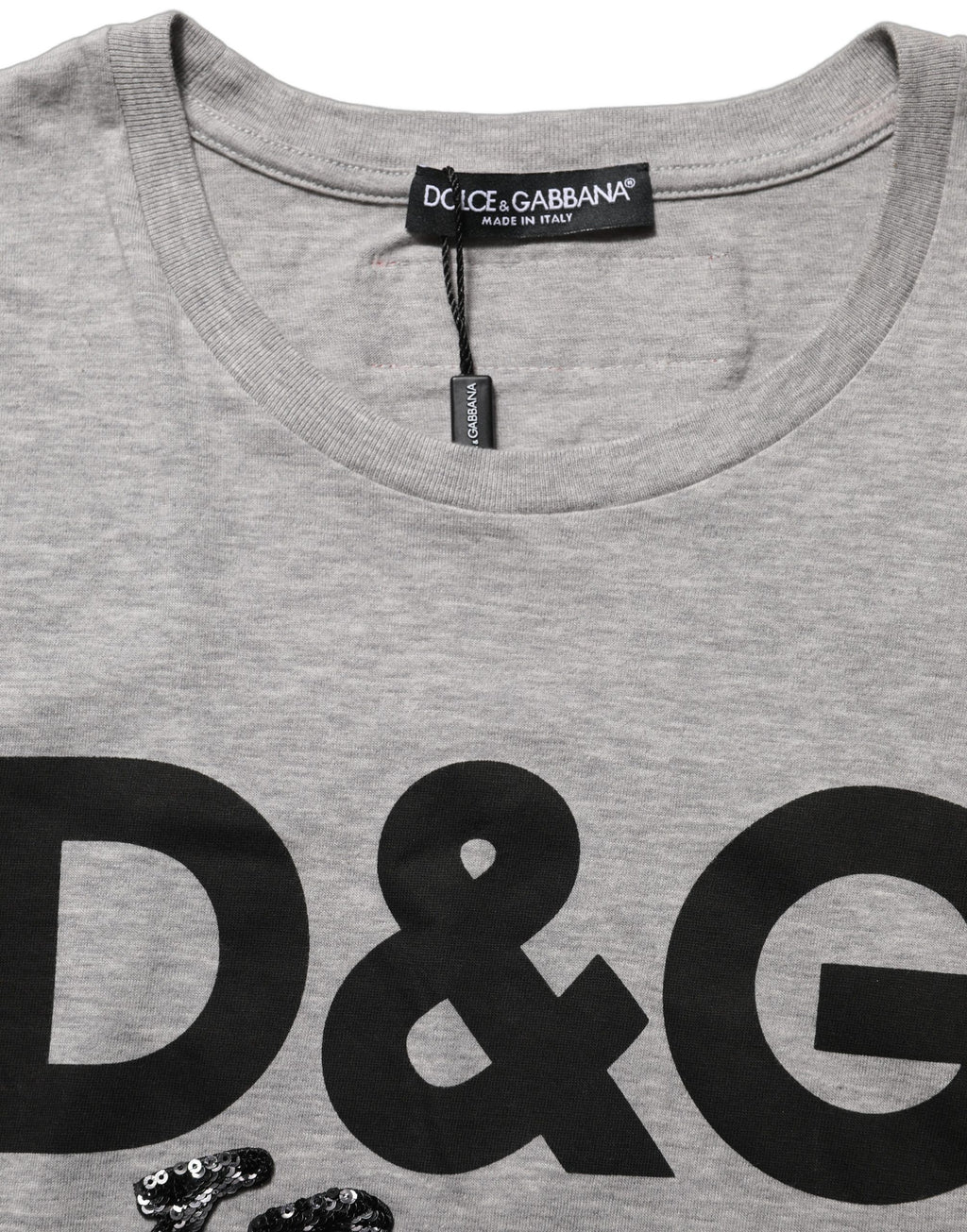T-shirt gris en coton Dolce & Gabbana avec logo imprimé à col ras du cou, vue de face.