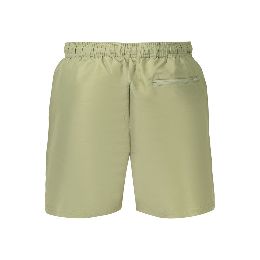 Maillot de bain homme en polyester vert de Calvin Klein, coupe courte avec ceinture élastique et logo visible.