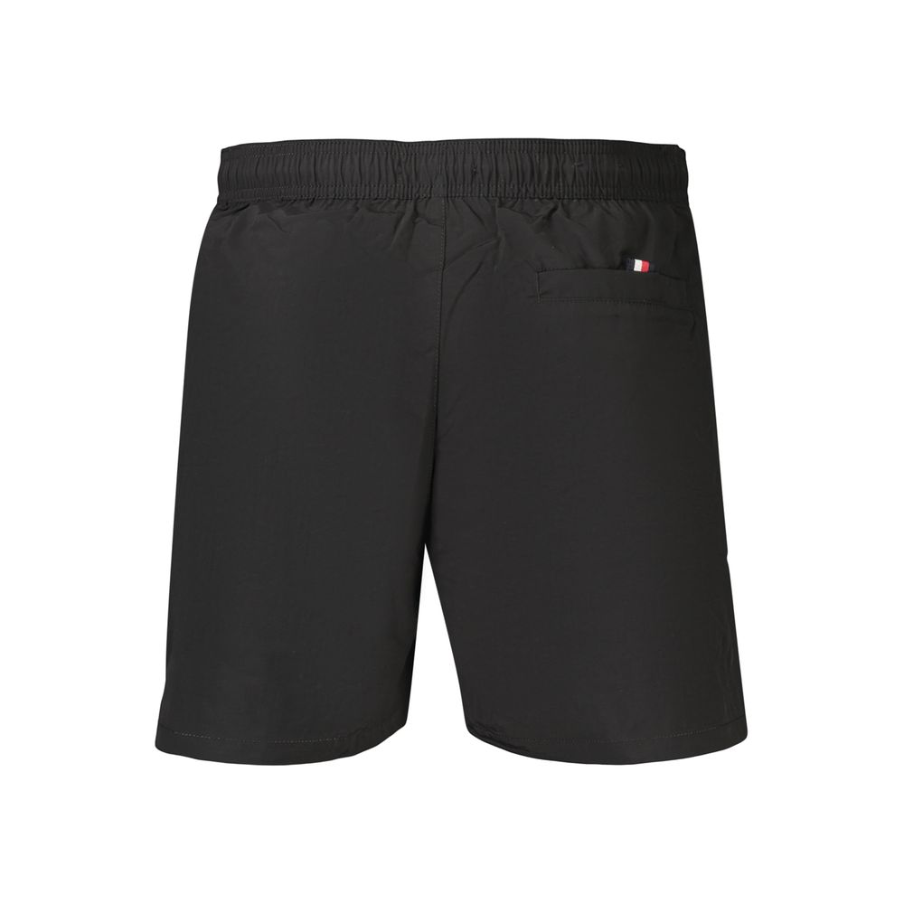 Maillot de bain homme Tommy Hilfiger en polyester noir, avec logo et design élégant pour la plage ou la piscine.