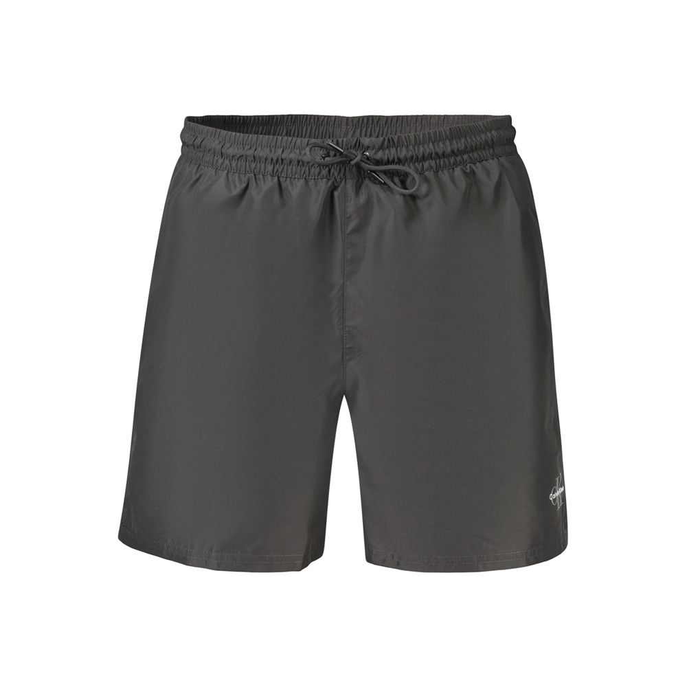 Shorts de bain pour hommes en polyester noir de Calvin Klein, avec logo visible.