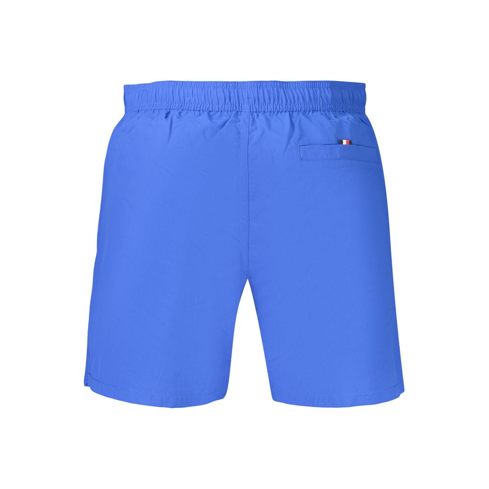 Shorts pour homme Tommy Hilfiger en polyester bleu, avec ceinture et poches visibles.