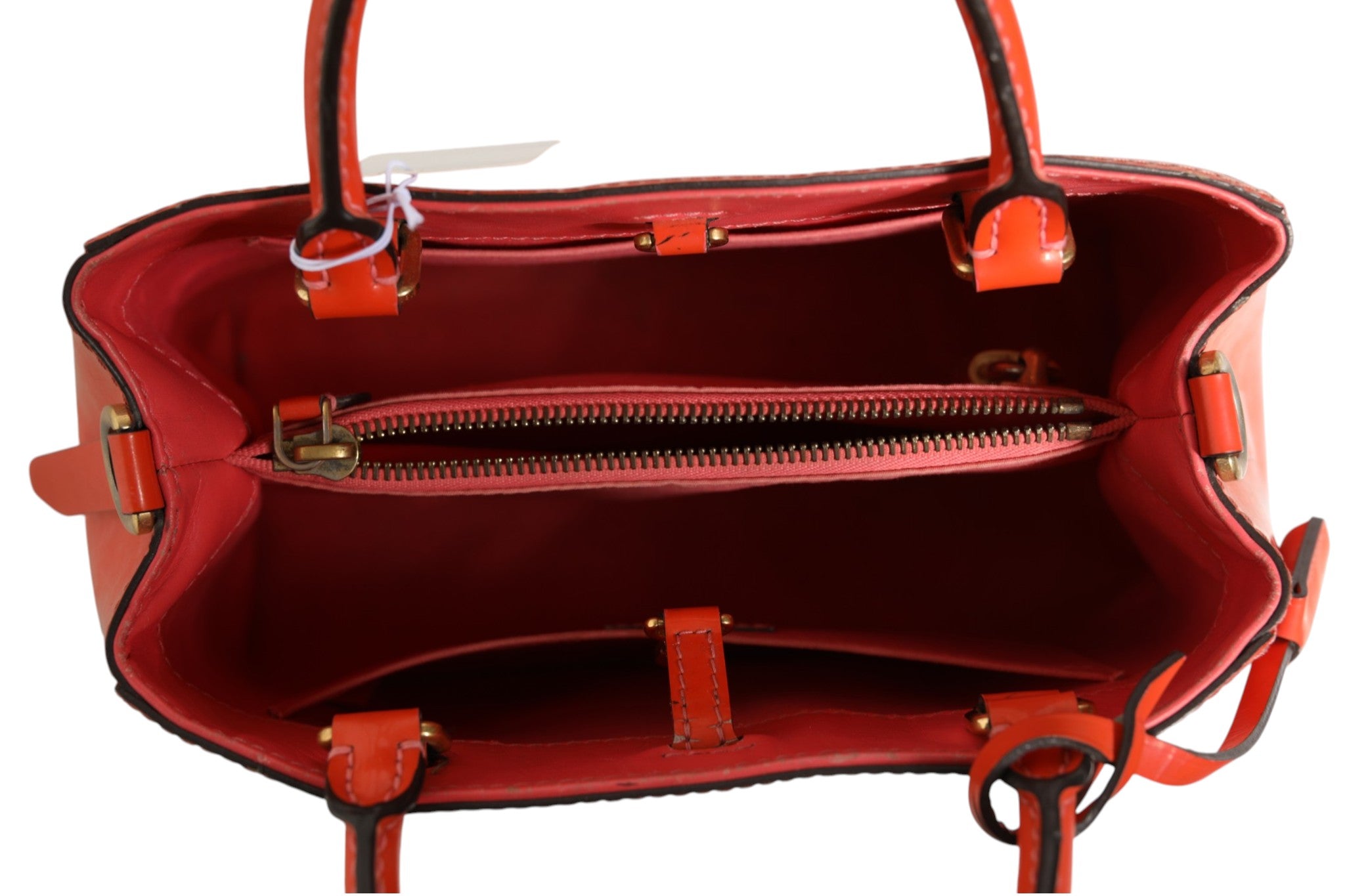 Sac Louis Vuitton Montaigne en cuir avec poignée en toile monogramme et fermeture dorée, vue de face.
