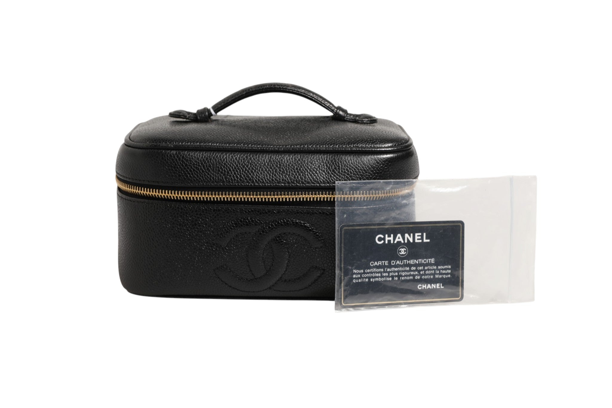 Trousse de maquillage noire et dorée Chanel, élégante et sophistiquée, avec finition en cuir et détails métalliques.