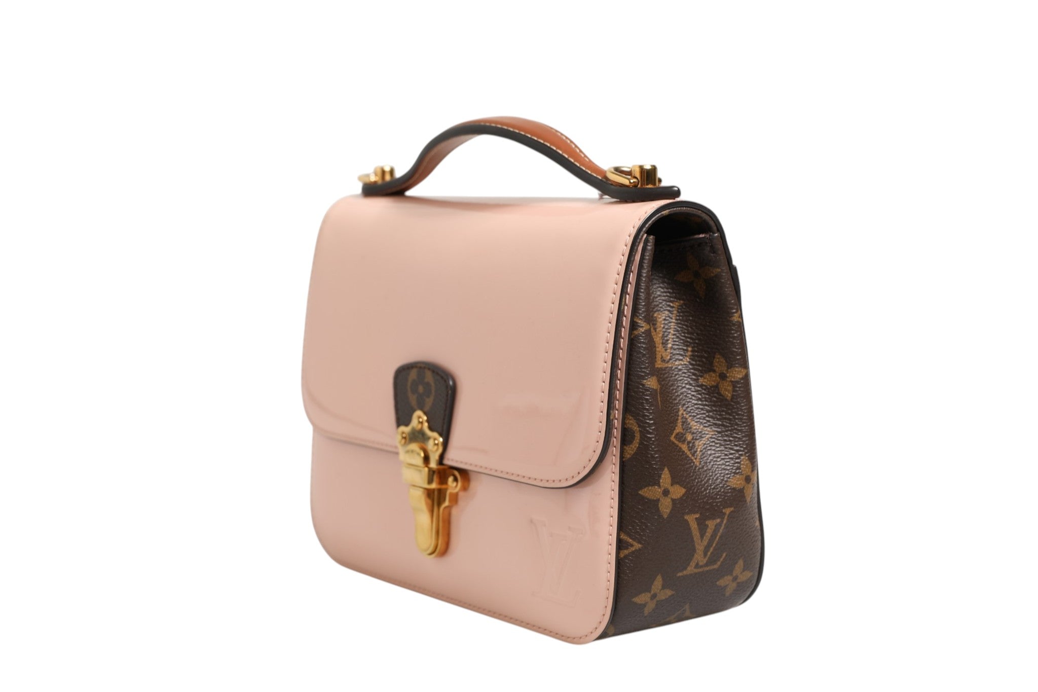 Sac à main Louis Vuitton Cherrywood BB en vernis rose et toile monogramme, bandoulière élégante, visible et sophistiquée.