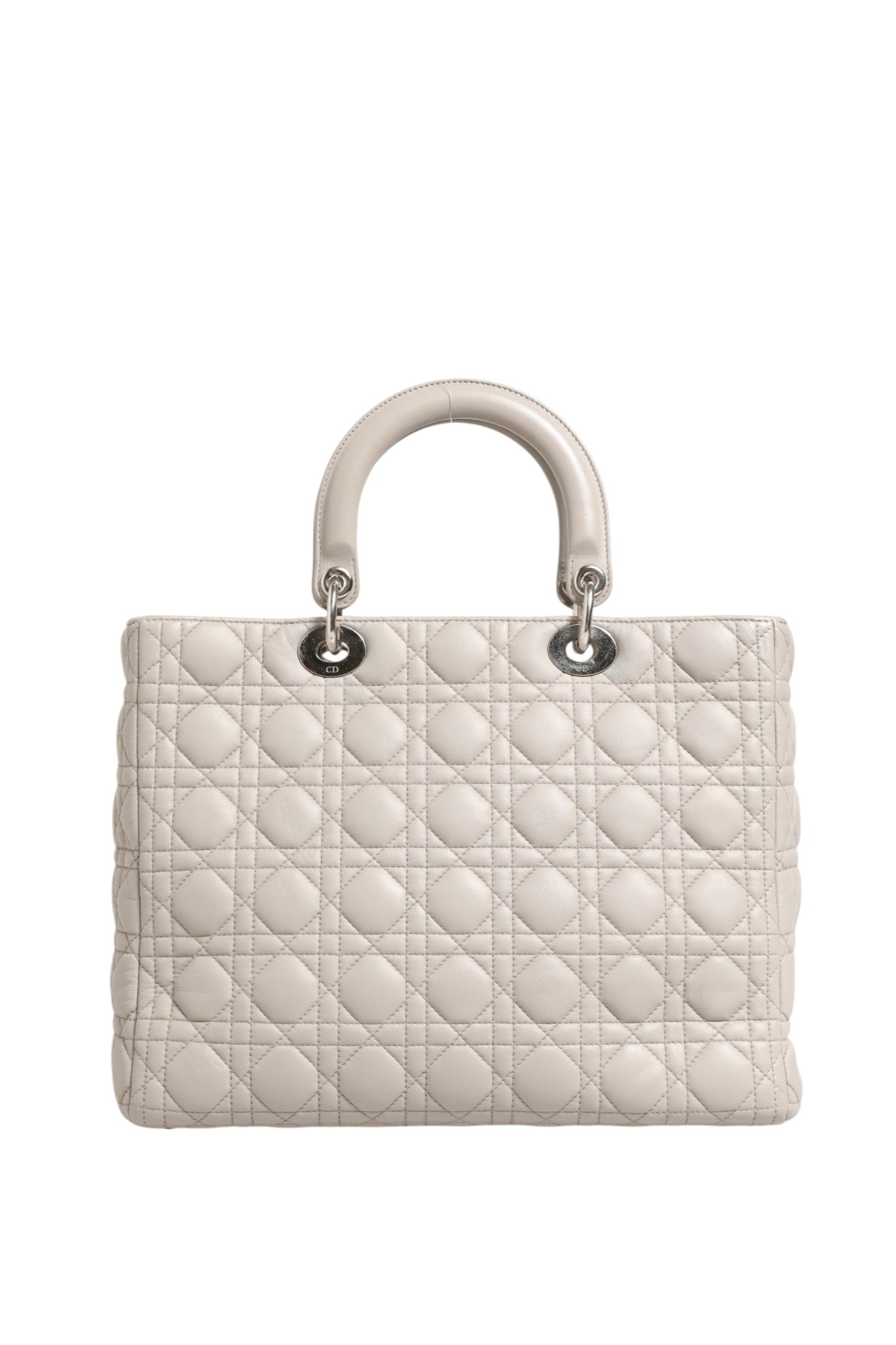 Sac à main Lady Dior grande taille en cuir de mouton gris avec motif cannage, signé Christian Dior.