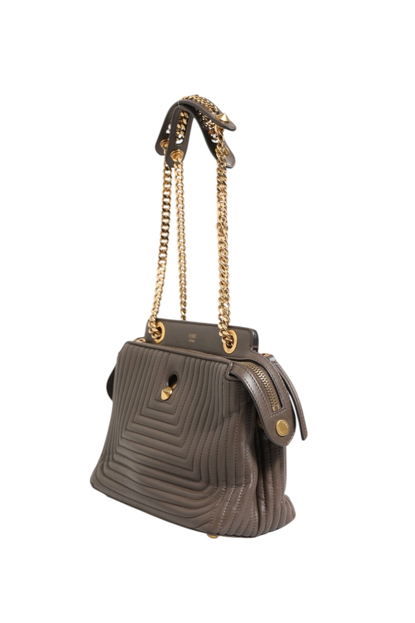 Sac à bandoulière Fendi en cuir d'agneau matelassé marron avec motifs à points, petit modèle élégant et sophistiqué.