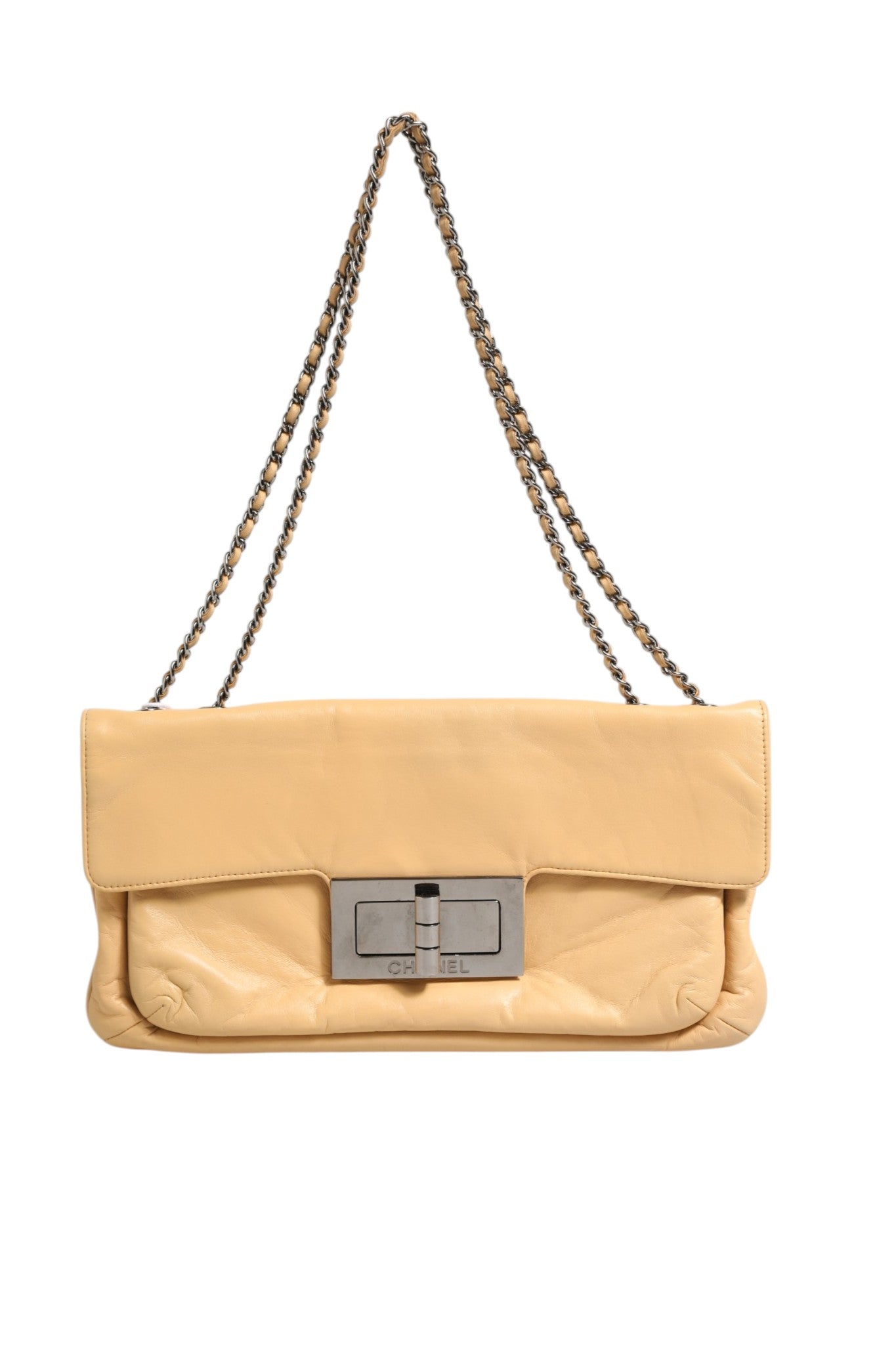 Sac Chanel beige en cuir d'agneau avec fermeture à verrou Mademoiselle, grand modèle Reissue, sac à rabat élégant et classique.