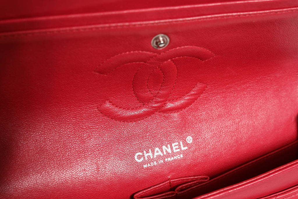 Chanel Classic 25 Medium Flap Bag