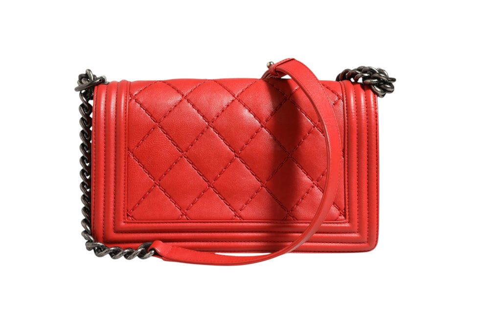 Chanel Rote Diamond Stitch Kalbsleder New Medium Boy Bag