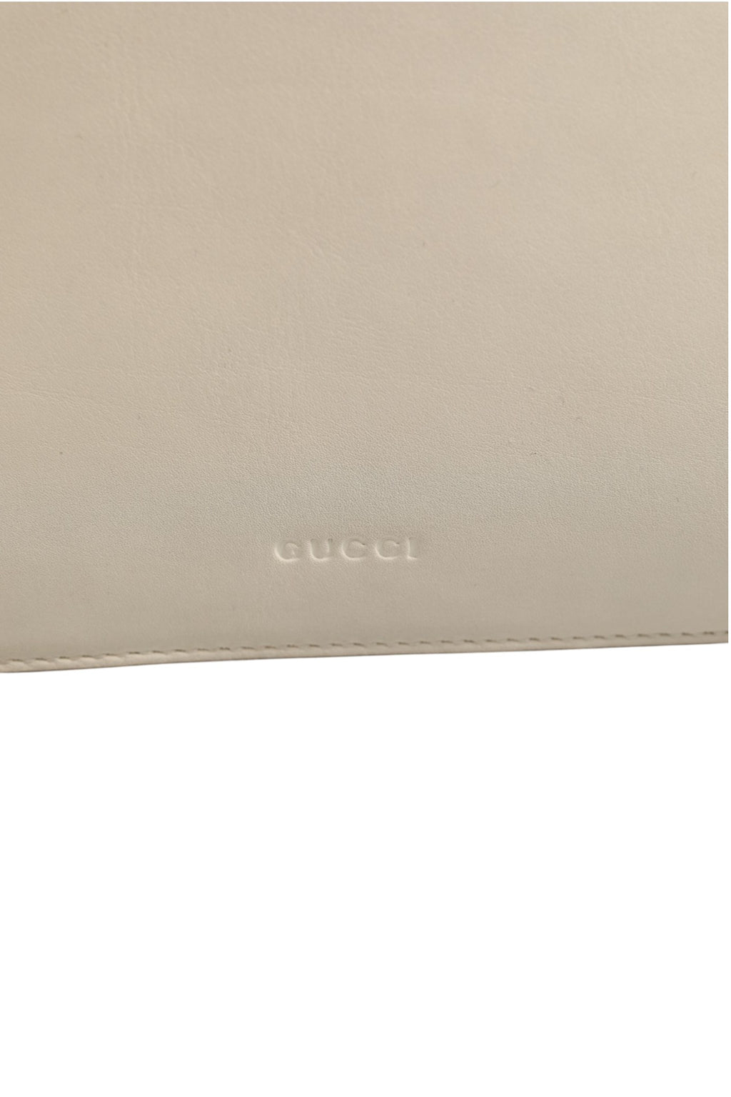 Sac à main Gucci Dionysus en cuir colorblock avec poignée en bambou, style élégant et moderne.