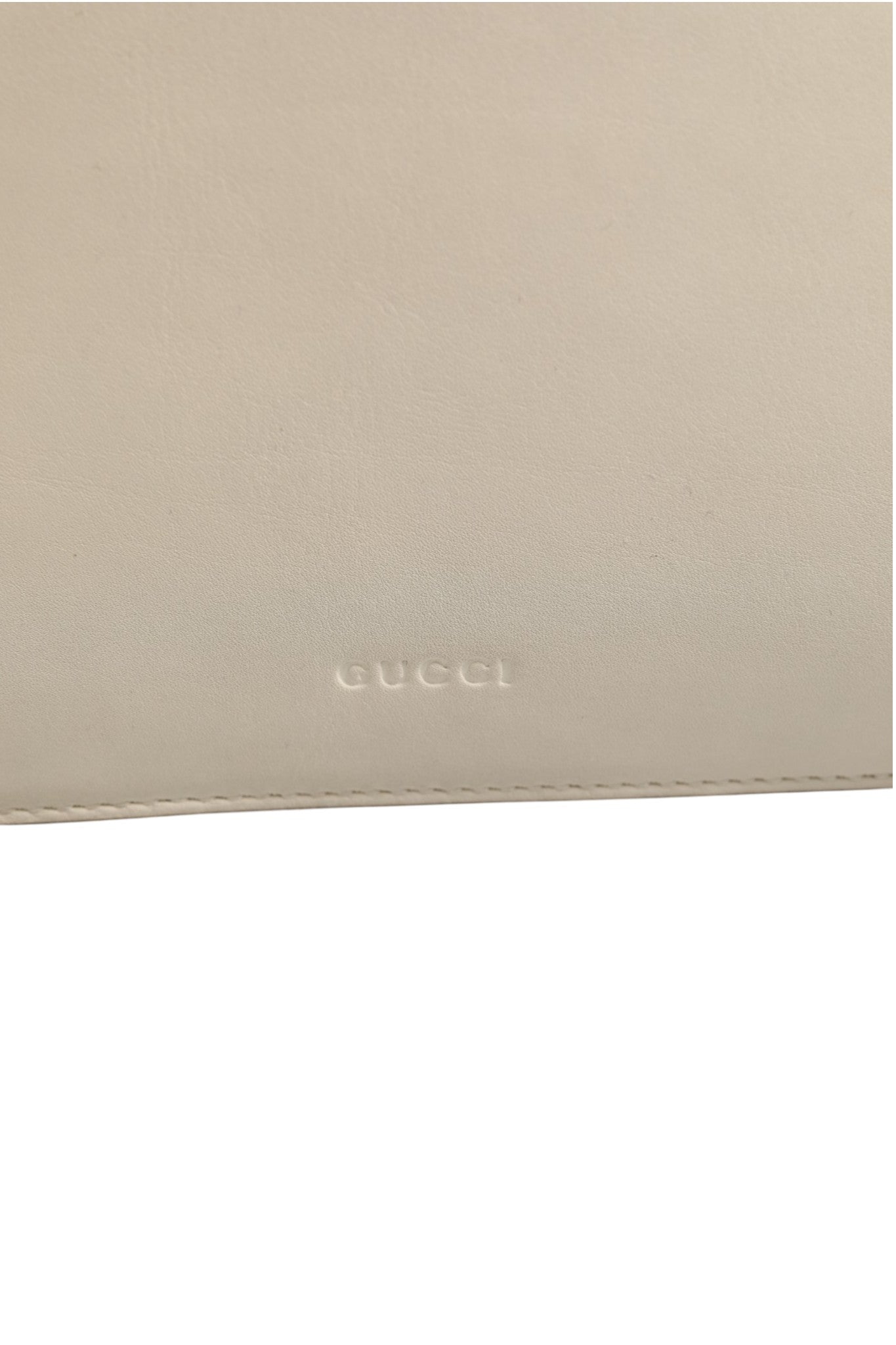 Sac à main Gucci Dionysus en cuir colorblock avec poignée en bambou, style élégant et moderne.