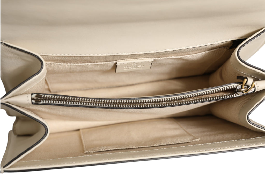 Sac à main Gucci Dionysus en cuir colorblock avec poignée en bambou, design élégant et sophistiqué.