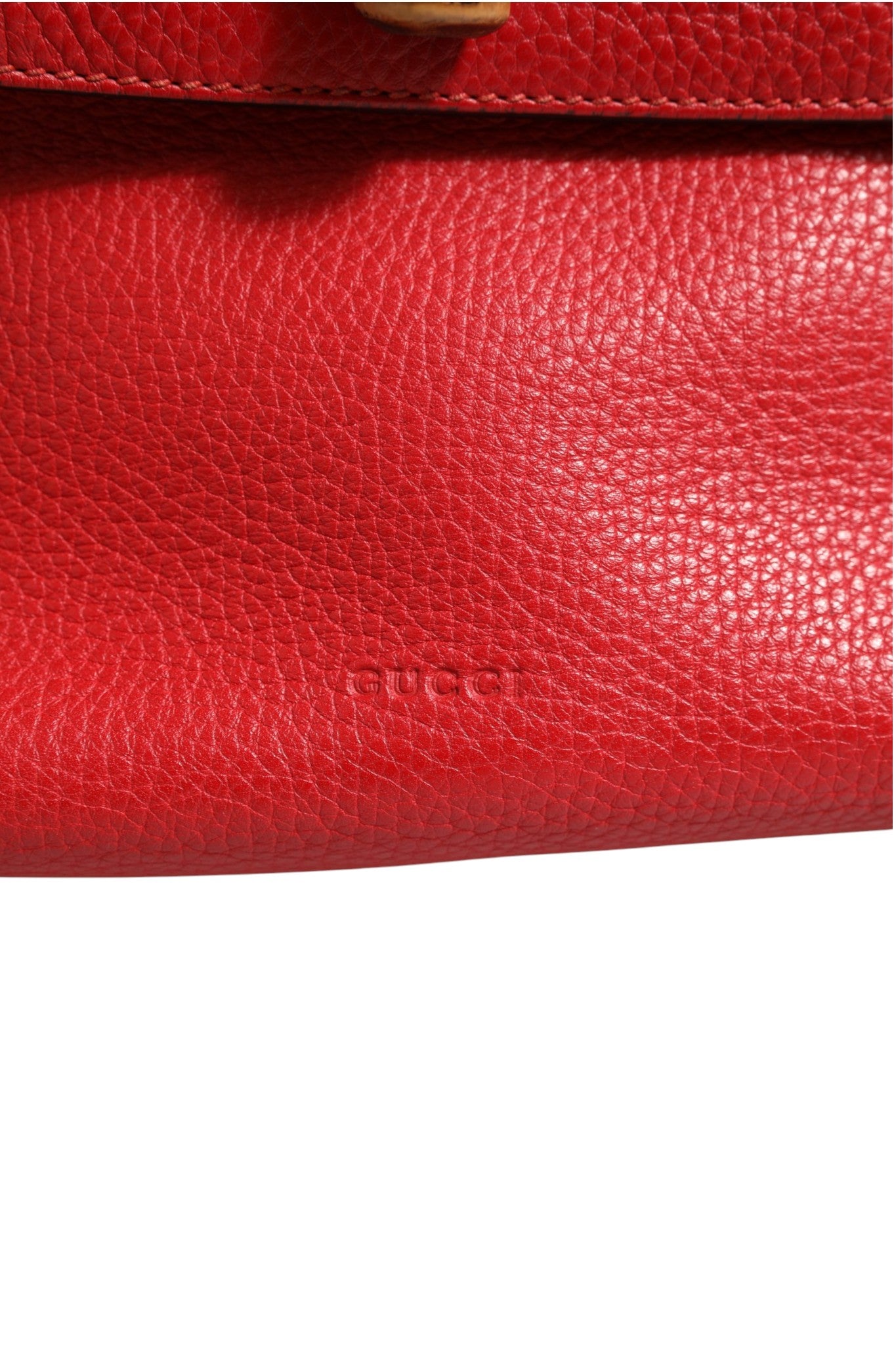 Sac à main Gucci en cuir rouge avec anses en bambou, sac à bandoulière Daily Tote en cuir de luxe.