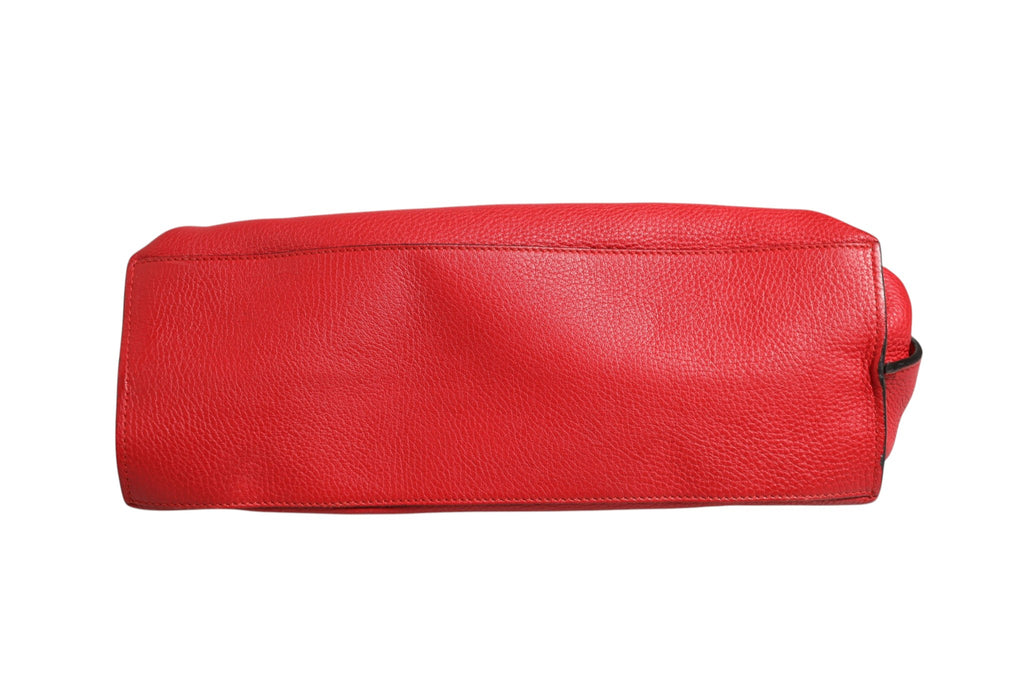 Sac à main Gucci en cuir rouge avec poignée en bambou, sac daily tote et bandoulière, design élégant et sophistiqué.