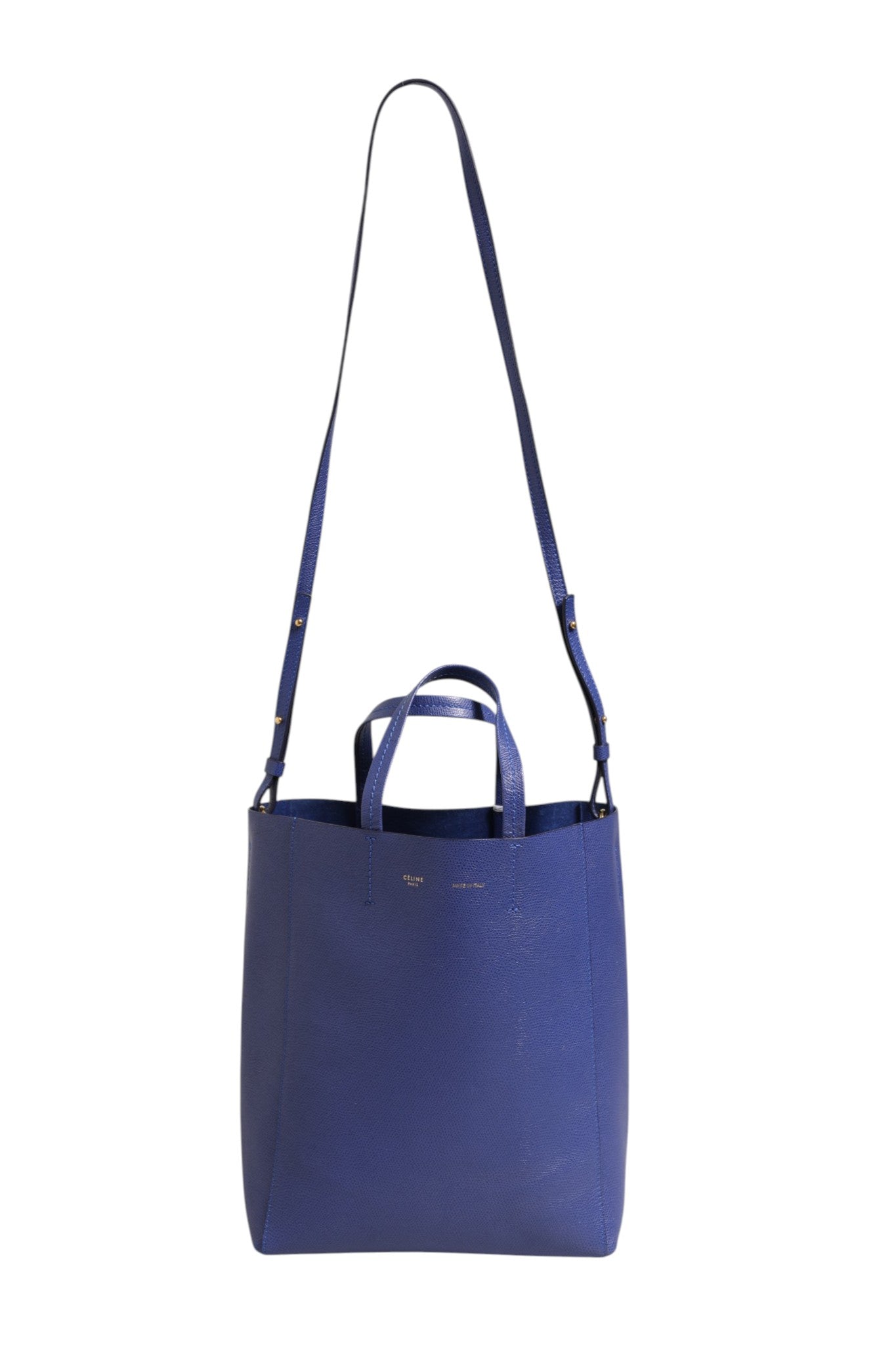Sac cabas bleu avec détails dorés de Celine, en cuir élégant, visible avec poignées et finition brillante.