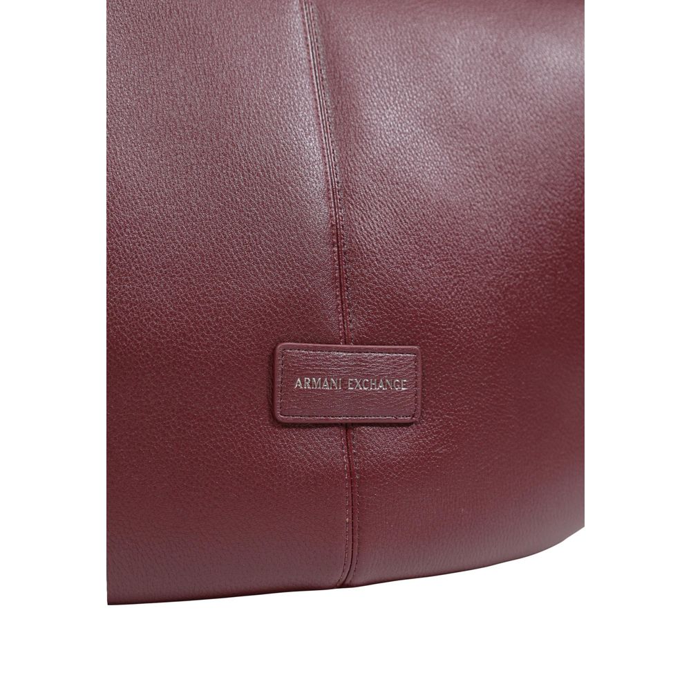 Sac à main en polyester bordeaux de la marque Armani Exchange, avec poignées et détails élégants, visible en gros plan.