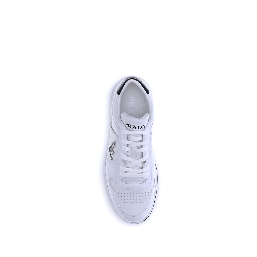 Chaussures basses Prada Bos Taurus en cuir de veau blanc, sneakers élégants pour un style décontracté et sophistiqué.