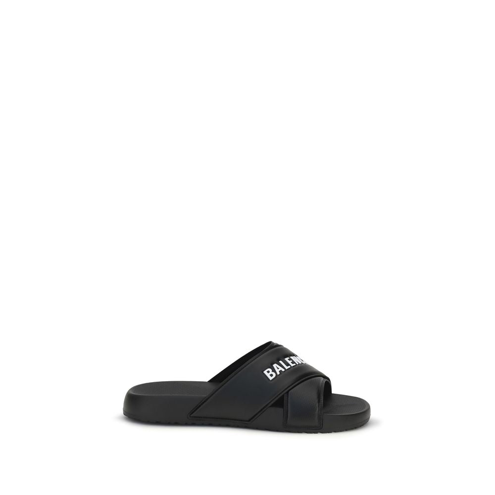 Sandales en caoutchouc noires Balenciaga, chaussures décontractées avec semelle épaisse et design moderne.