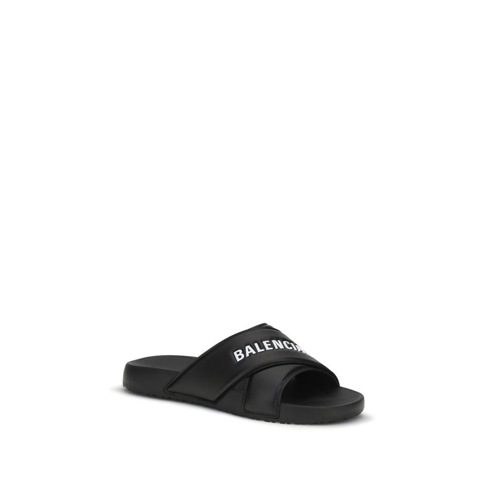Sandales en caoutchouc noires Balenciaga, style décontracté avec semelle épaisse et logo visible, parfaites pour l'été.