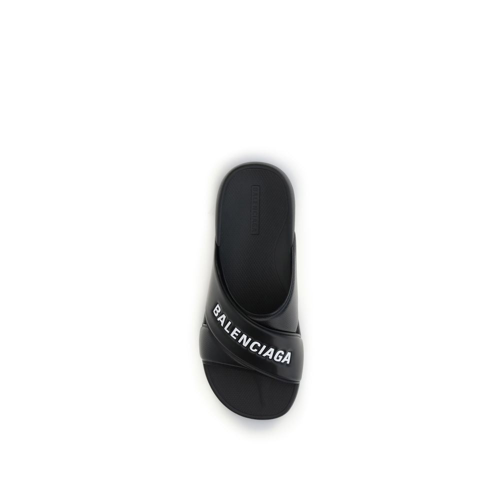 Pantoufles en caoutchouc noires Balenciaga, style moderne, avec semelle épaisse et logo Balenciaga visible.
