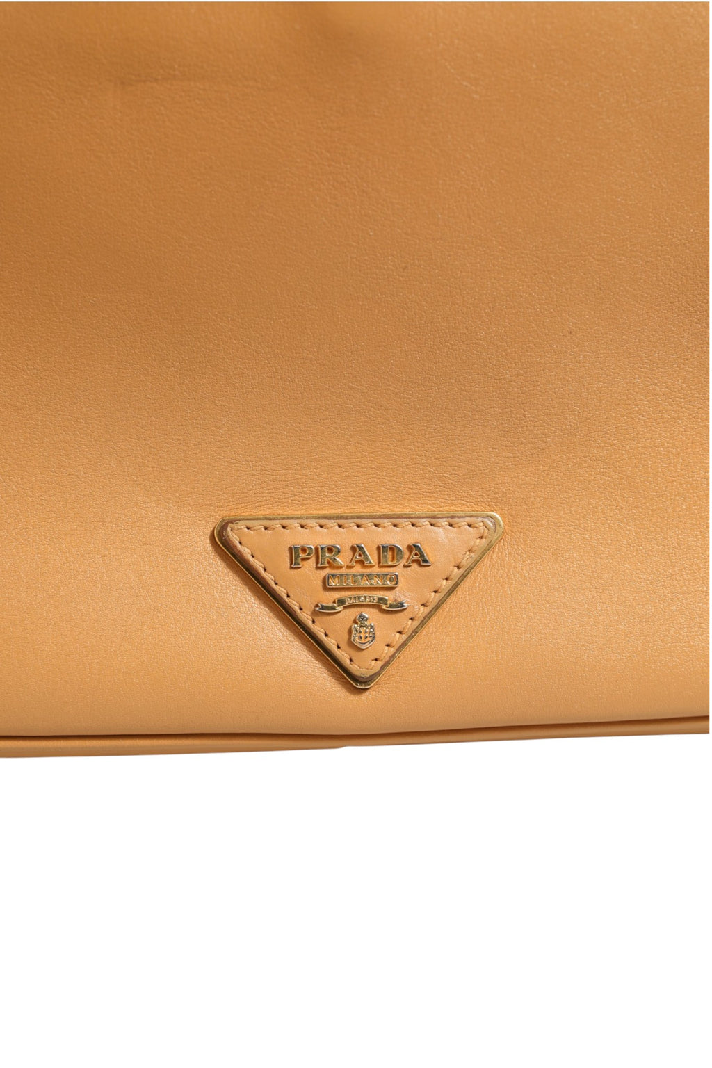 Prada Sidonie Schultertasche aus beigem genarbtem Leder