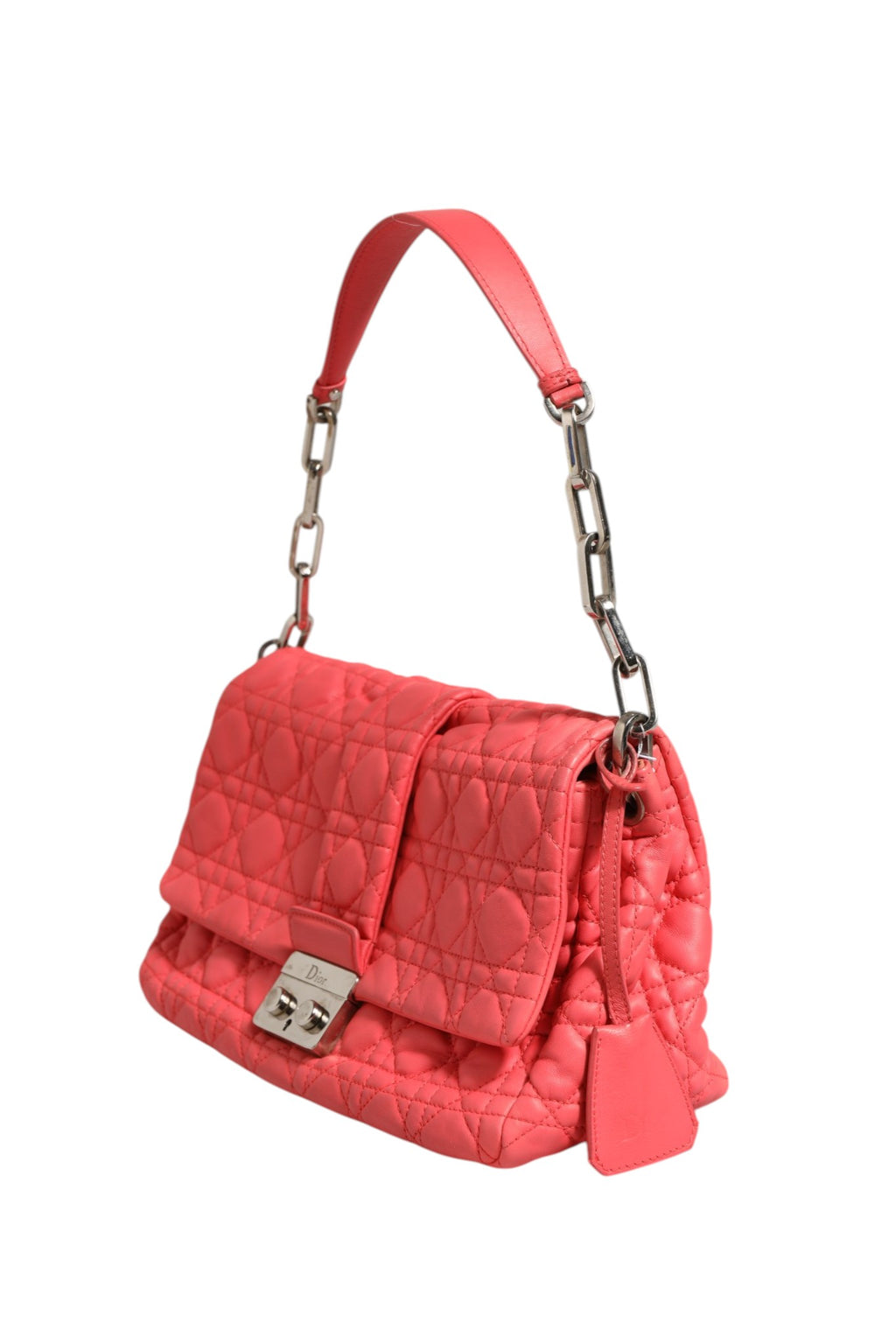 Sac à main Christian Dior Miss Dior en cuir avec motif cannage, orné de détails élégants et de la signature Dior.