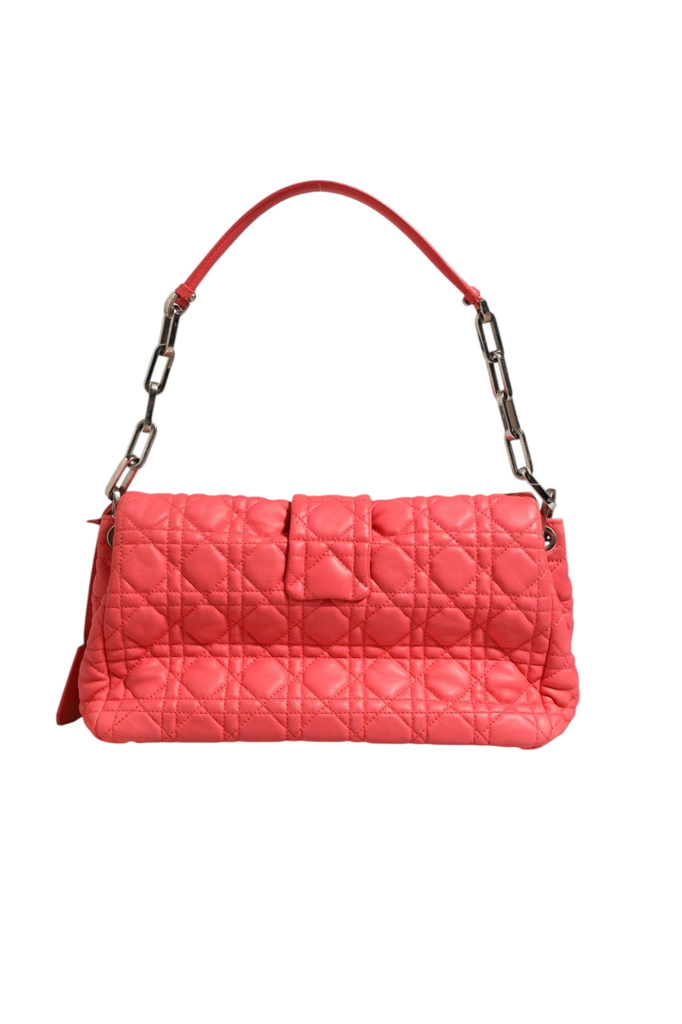 Sac à main Christian Dior Miss Dior en cuir cannage, élégant design avec fermoir or et bandoulière.