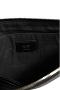 Sac clutch Fendi Monster Eyes avec détails d'yeux de monstre en cuir et design original, idéal pour accessoire tendance et chic.