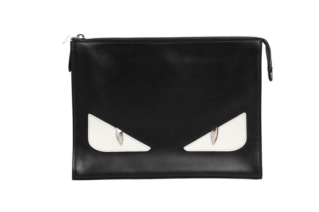 Sac clutch Fendi Monster Eyes avec yeux en relief et design audacieux, en cuir noir avec détails colorés.