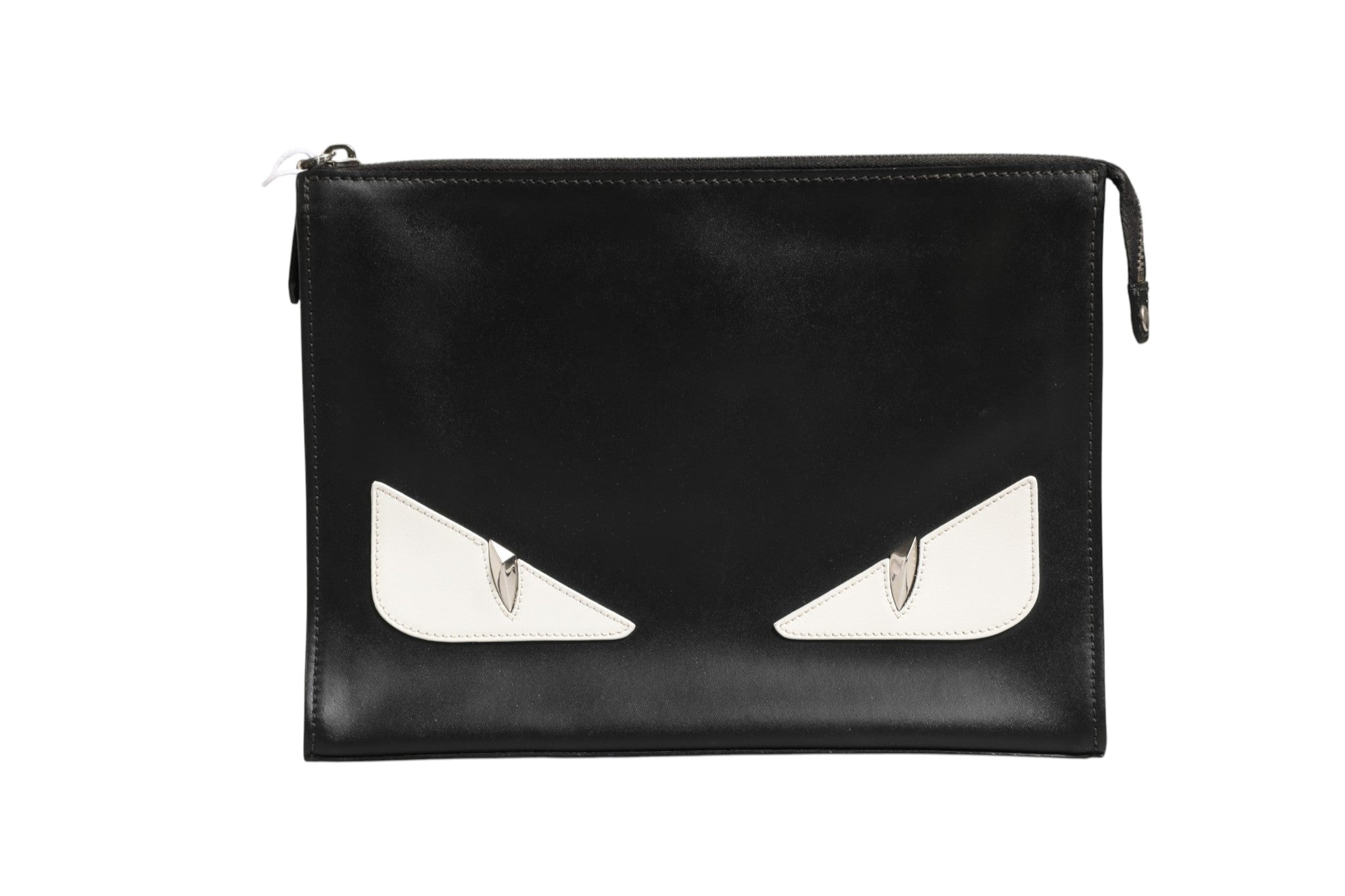 Sac clutch Fendi Monster Eyes avec yeux en relief et design audacieux, en cuir noir avec détails colorés.