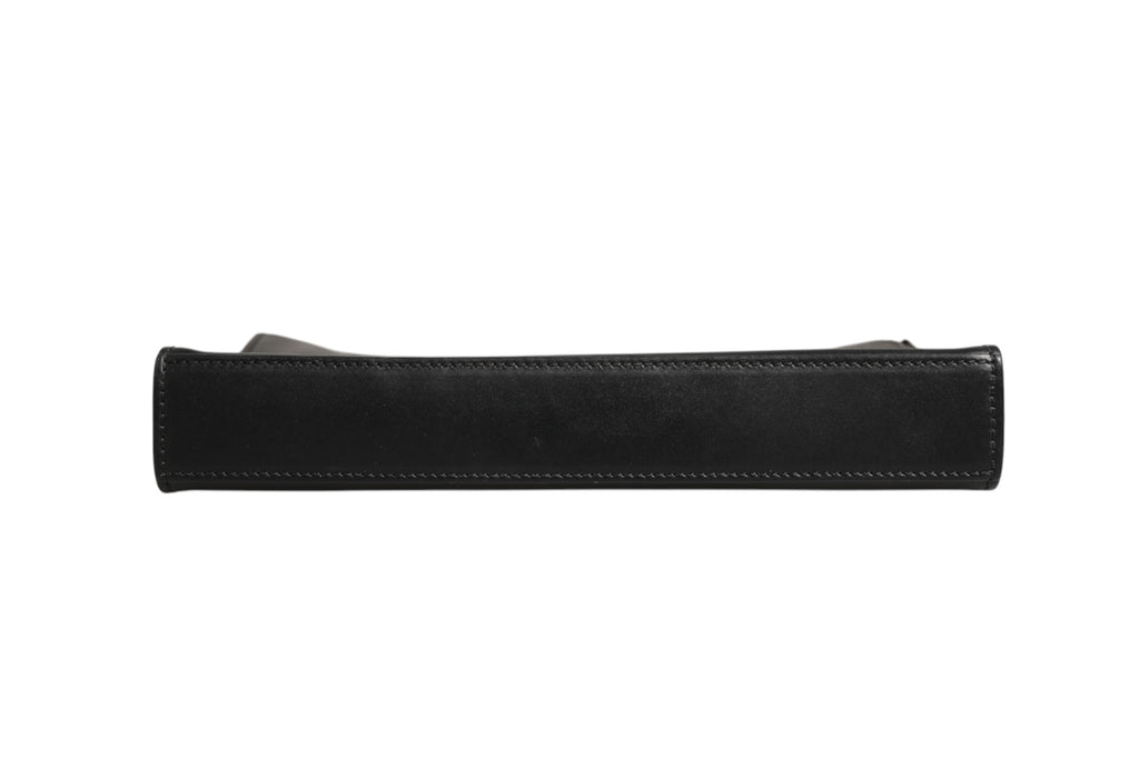 Sac pochette Fendi Monster Eyes en cuir avec détails de yeux de monstre, design unique et élégant.