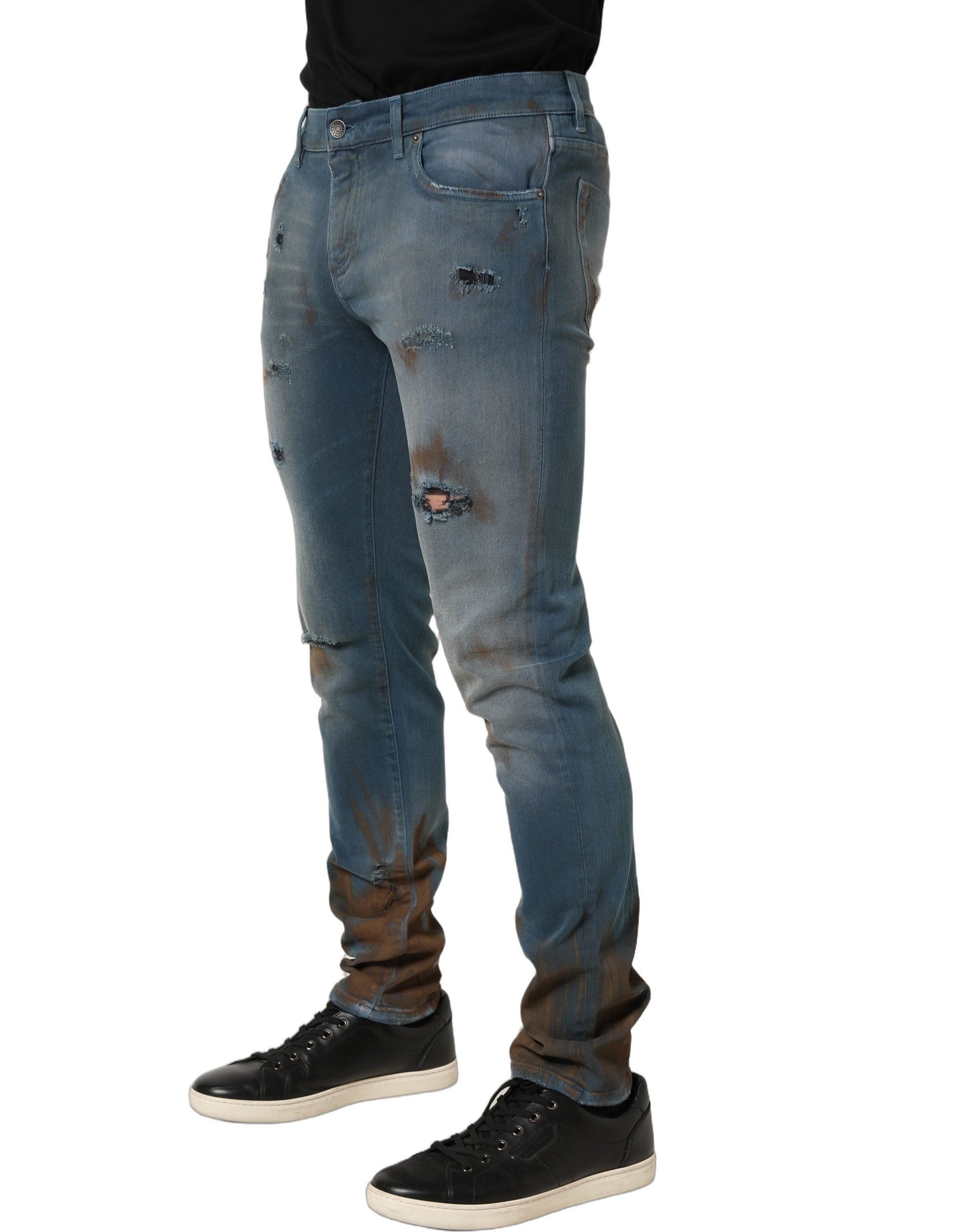 Jeans skinny en denim bleu délavé à la taille moyenne de Dolce & Gabbana, montrant une coupe ajustée et un style décontracté.