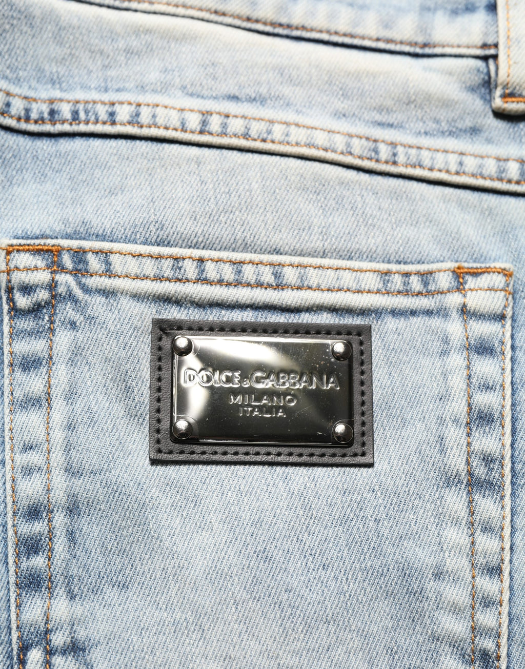 Jeans homme Dolce & Gabbana bleu délavé à taille moyenne et coupe droite, en denim, visible sur l'image.