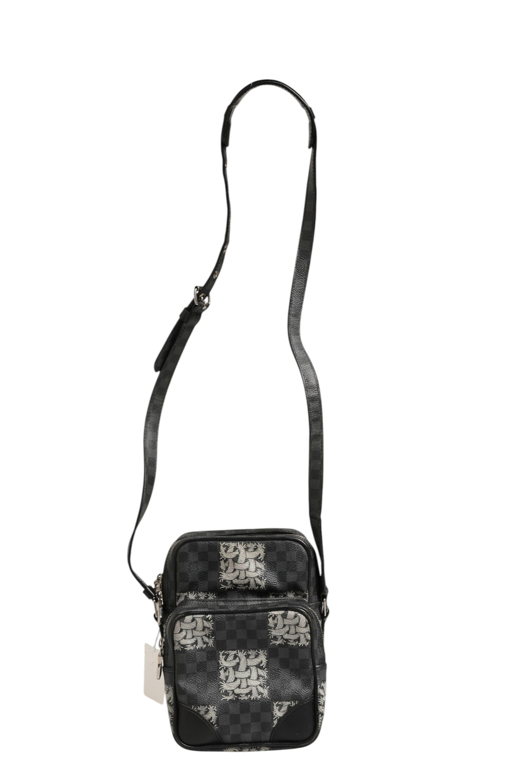 Sac à bandoulière Louis Vuitton Amazon Christopher Nemeth en toile Damier Graphite noire, style élégant et moderne.