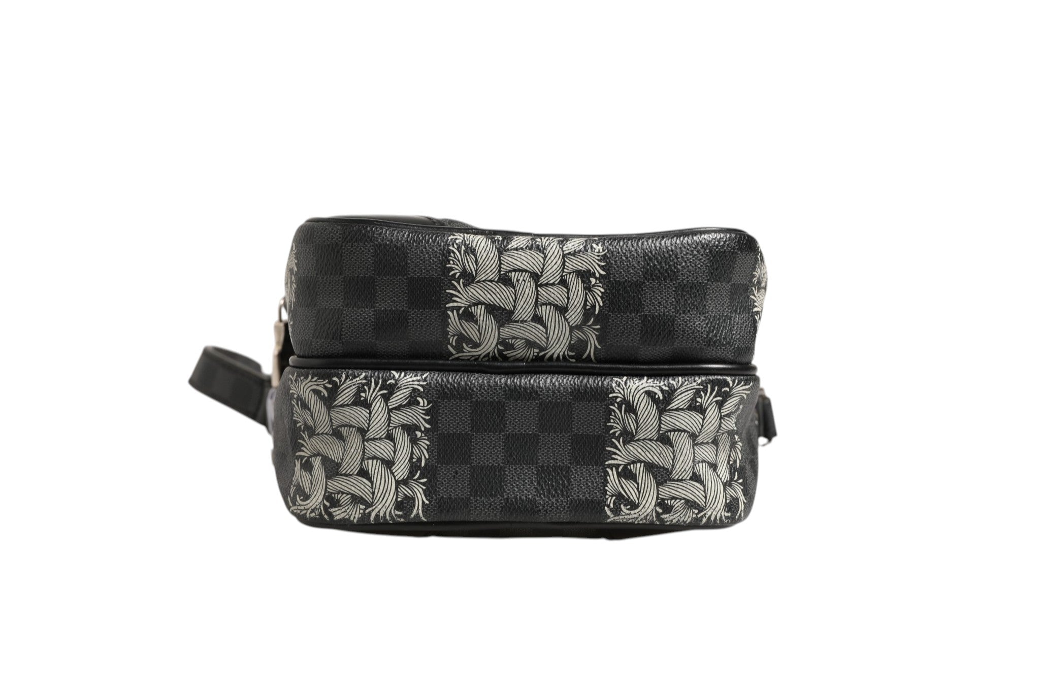 Sac à bandoulière Louis Vuitton Damier Graphite en toile, orné de détails inspirés de Christopher Nemeth, noir.
