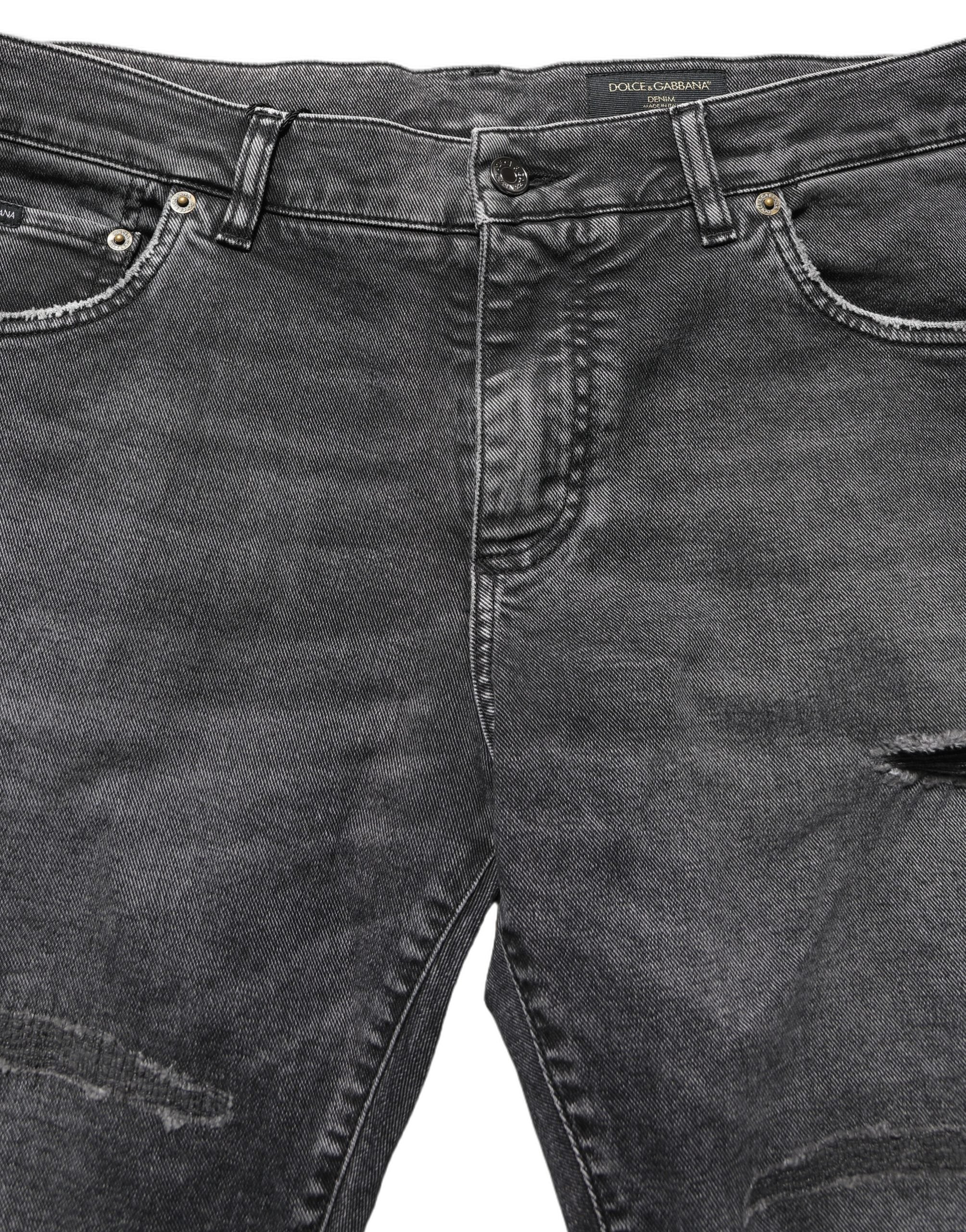 Jeans en denim gris foncé délavé de taille moyenne de Dolce & Gabbana, avec un style déchiré et usé.
