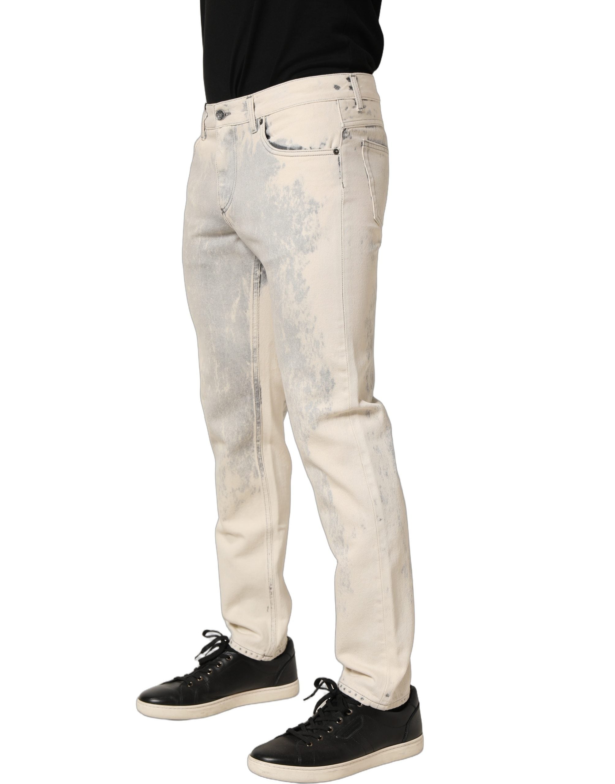 Jeans homme en coton tie-dye beige de Dolce & Gabbana, coupe droite, style denim, visible avec détails de couture.