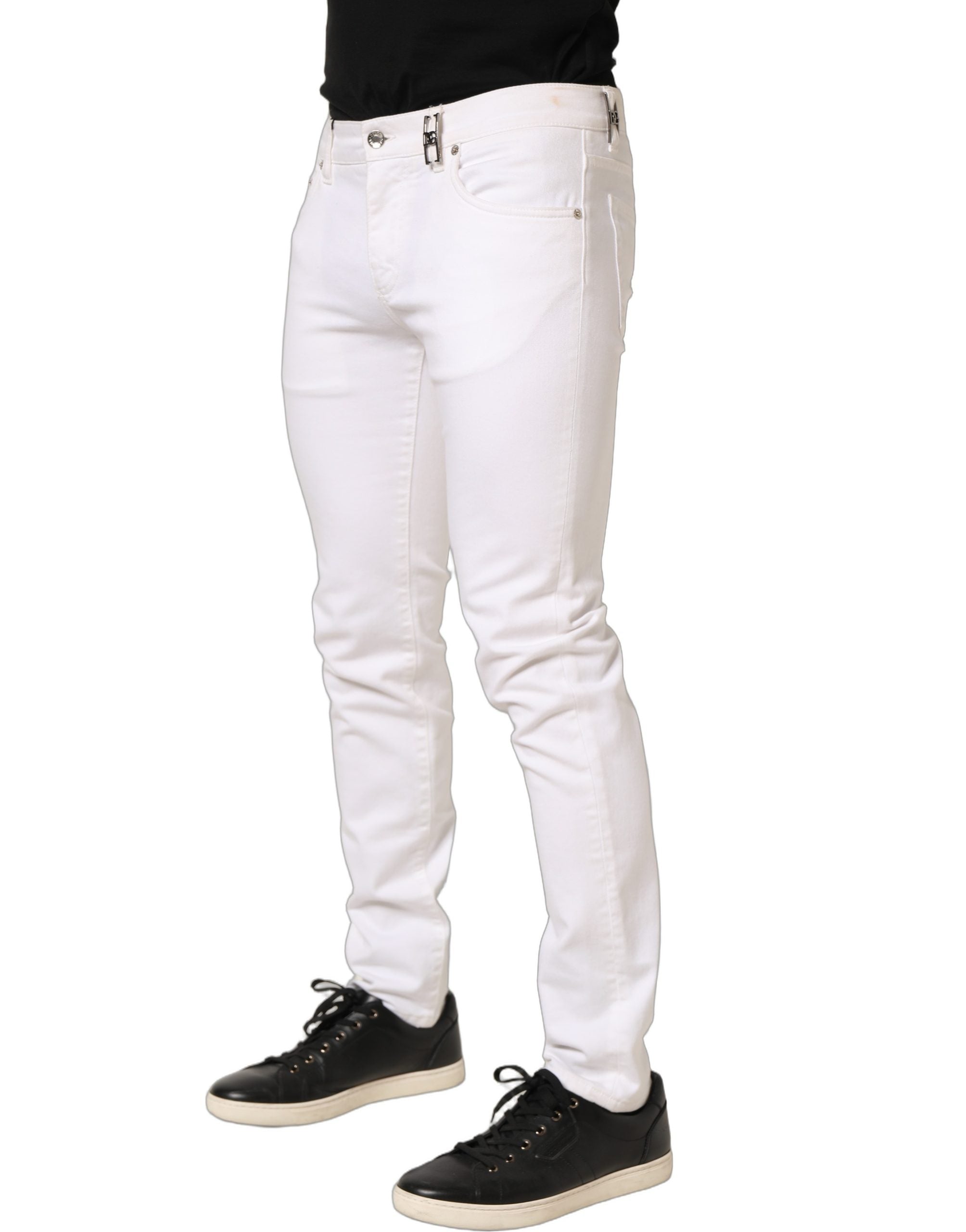 Jeans skinny en coton blanc de Dolce & Gabbana, taille mi-haute et ajustés, visibles avec détails de couture et boutons.
