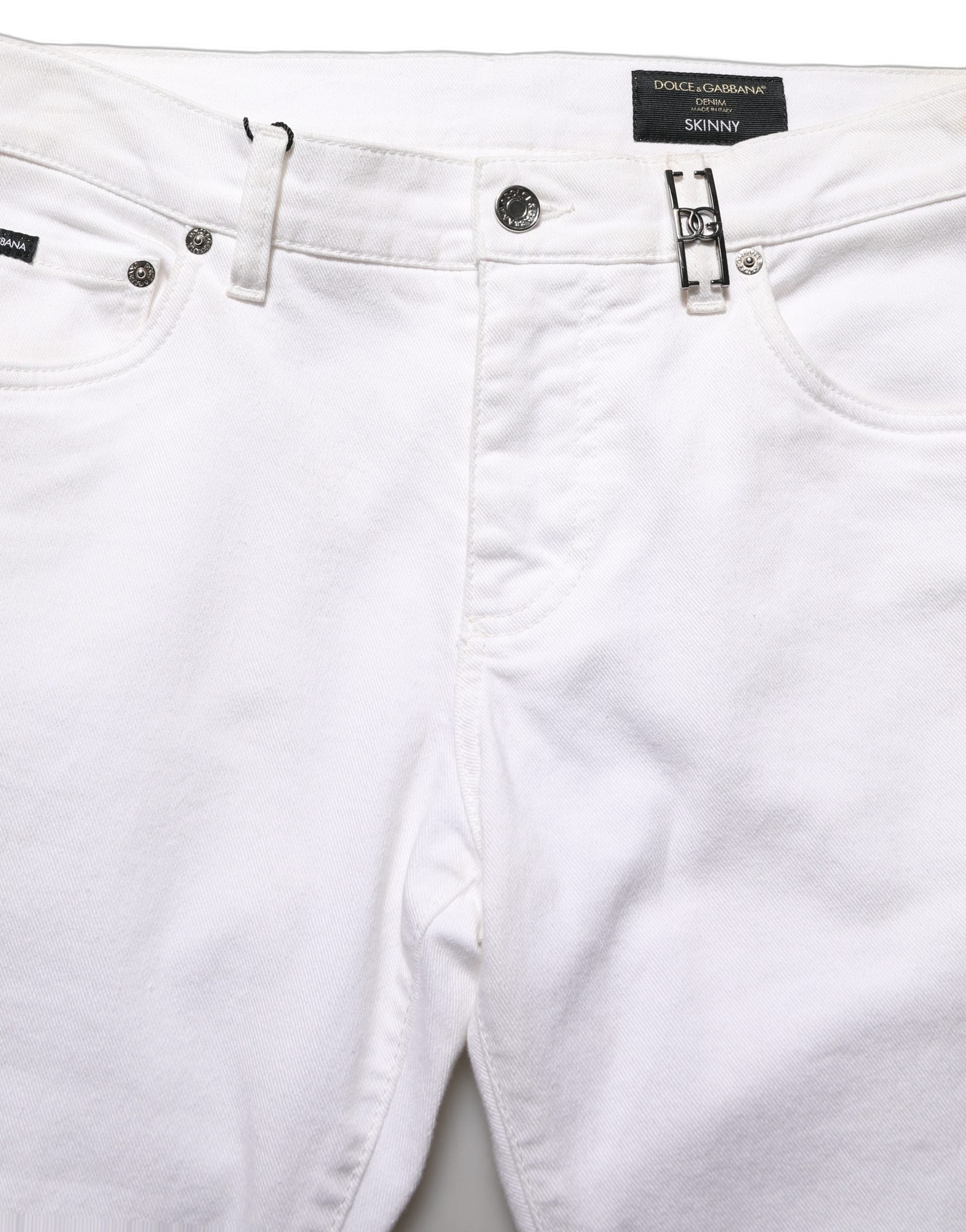 Jeans skinny en coton blanc de Dolce & Gabbana, taille mi-haute, coupe ajustée, image montrant la texture du denim.