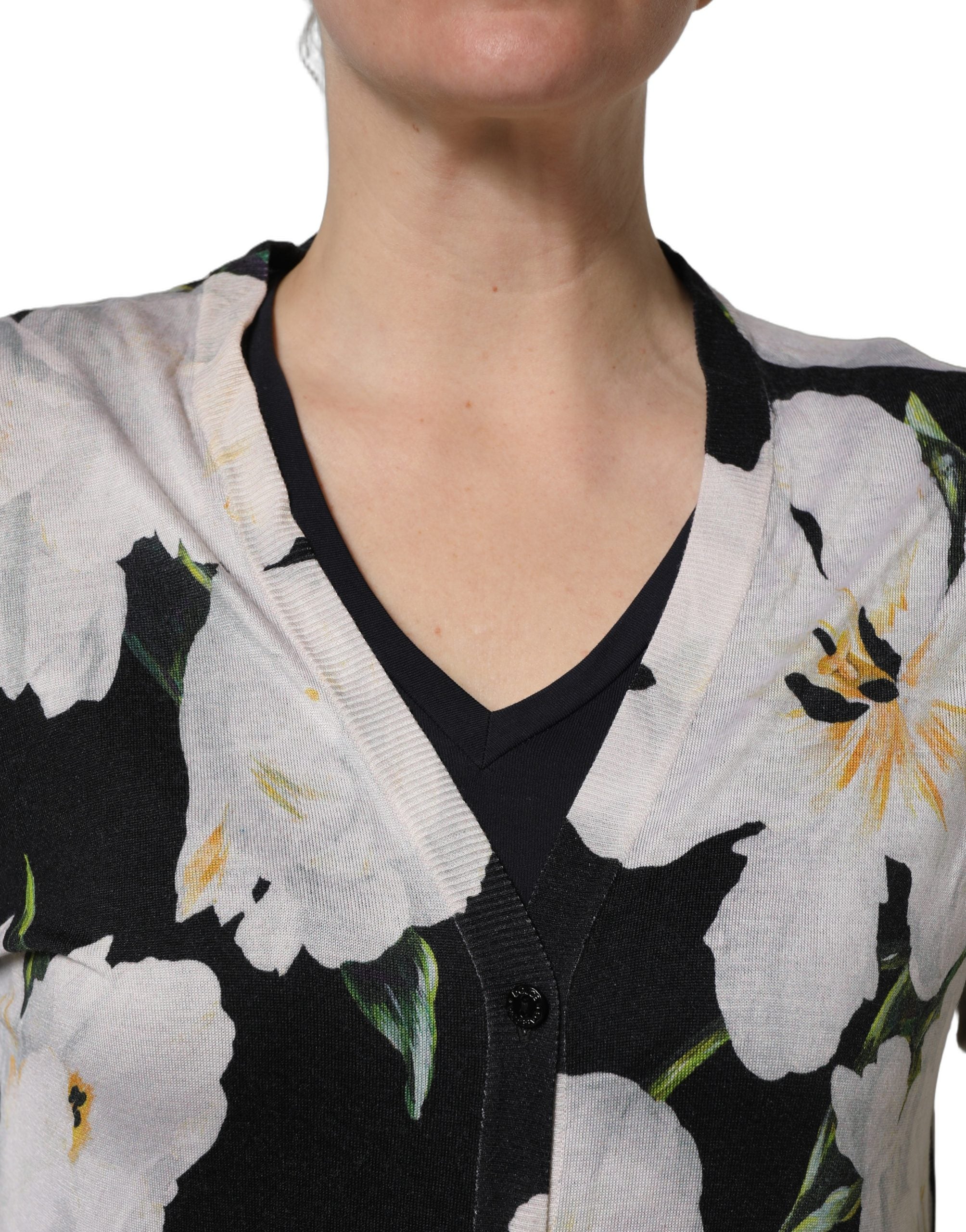 Cardigan en cachemire et soie noir à fleurs de Dolce & Gabbana, pull élégant avec motif floral.