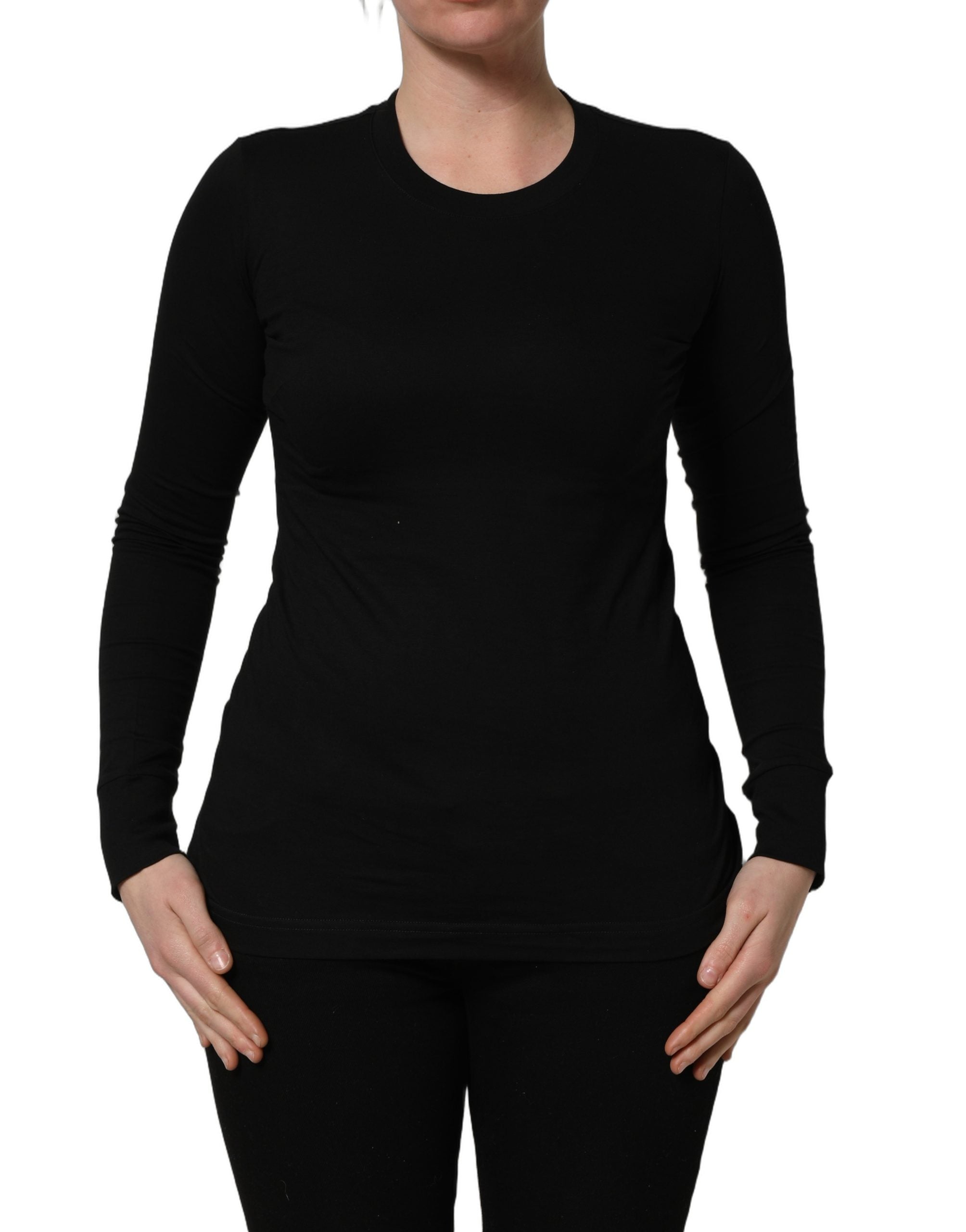 Pull noir Dolce & Gabbana à manches longues et col rond, en laine douce, porté par un mannequin.