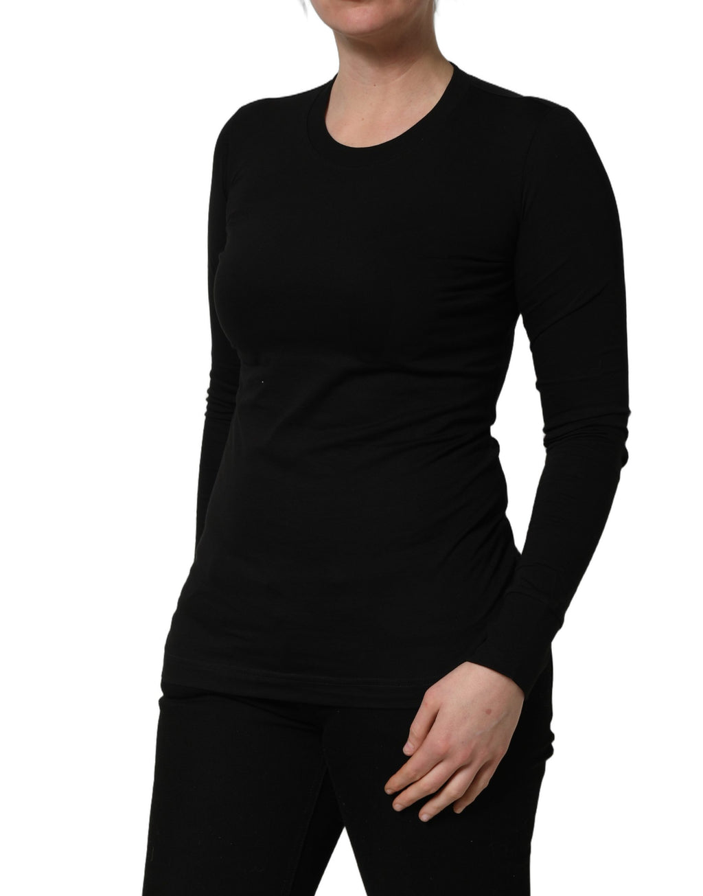 Pull à manches longues noir Dolce & Gabbana, col rond, en maille élégante, porté sur un fond neutre.